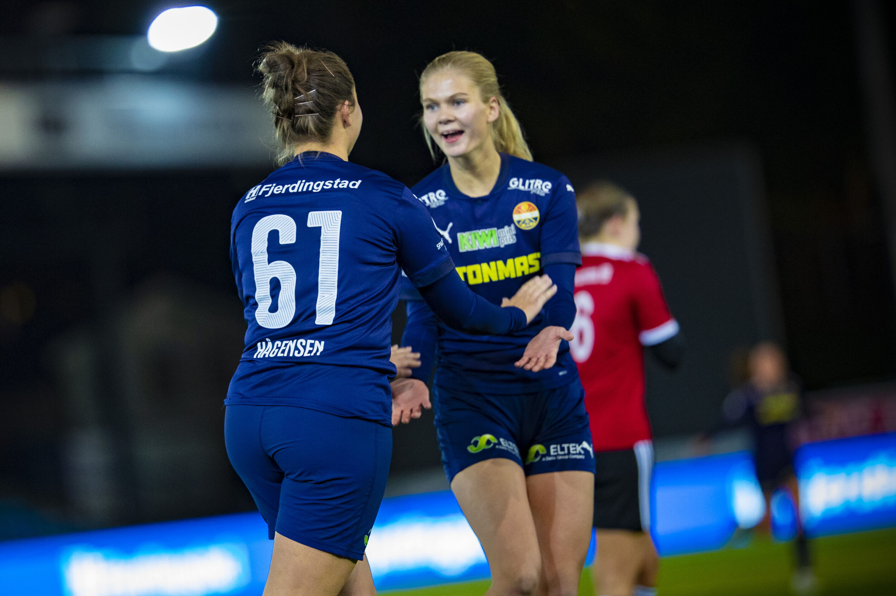 Godset-damene smadrer all motstand på vei mot toppen