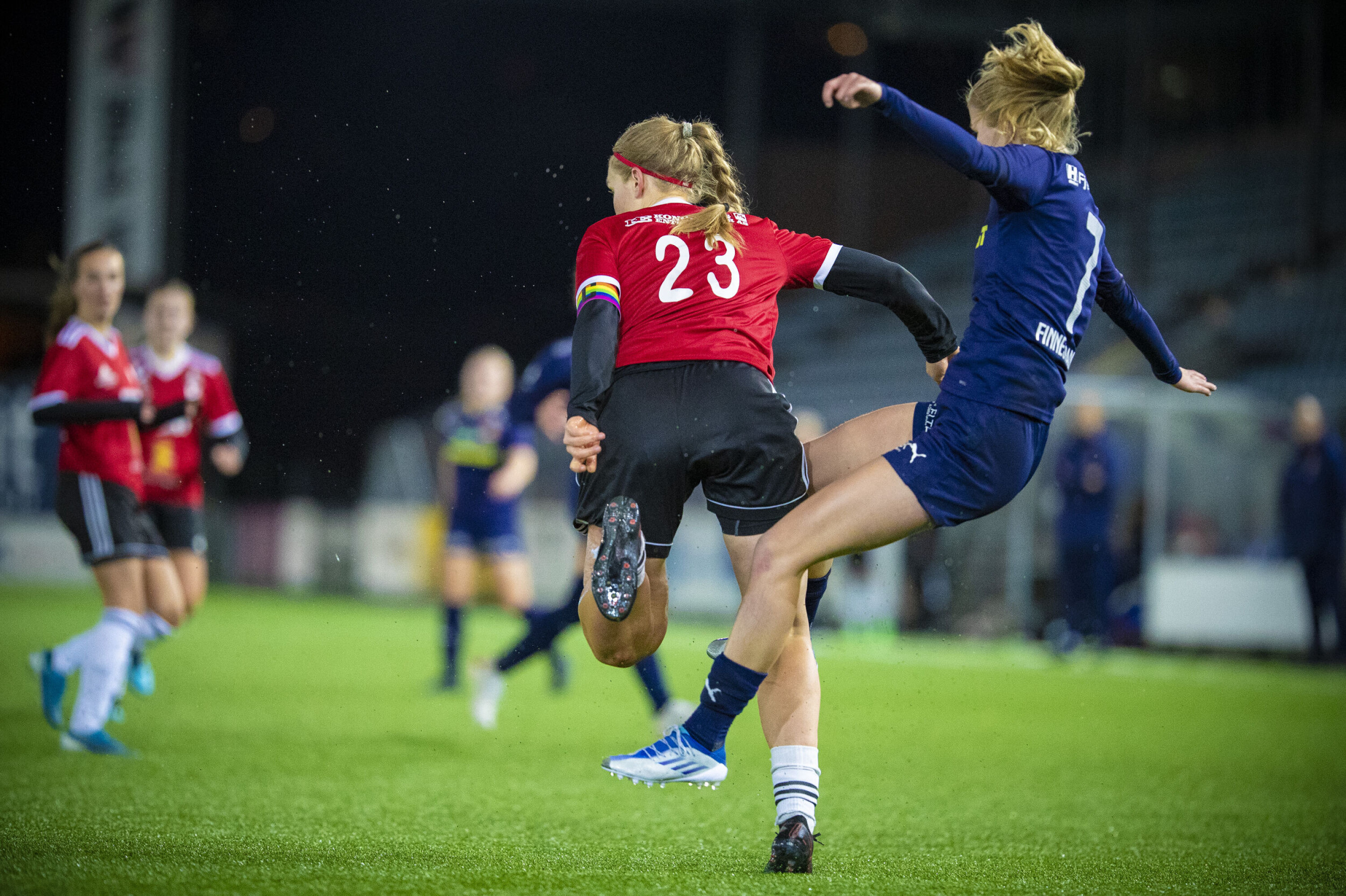 Godset-damene smadrer all motstand på vei mot toppen