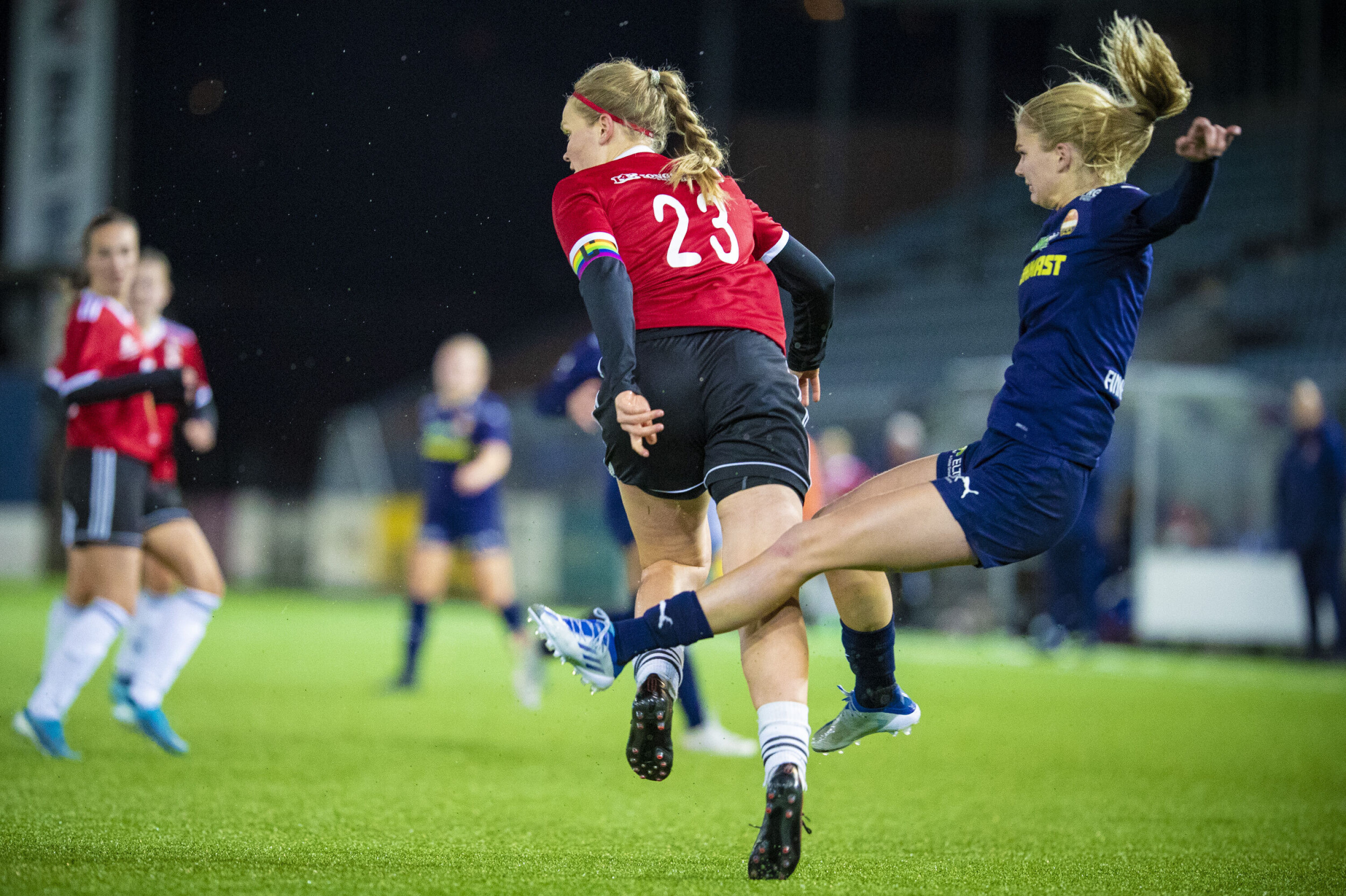 Godset-damene smadrer all motstand på vei mot toppen