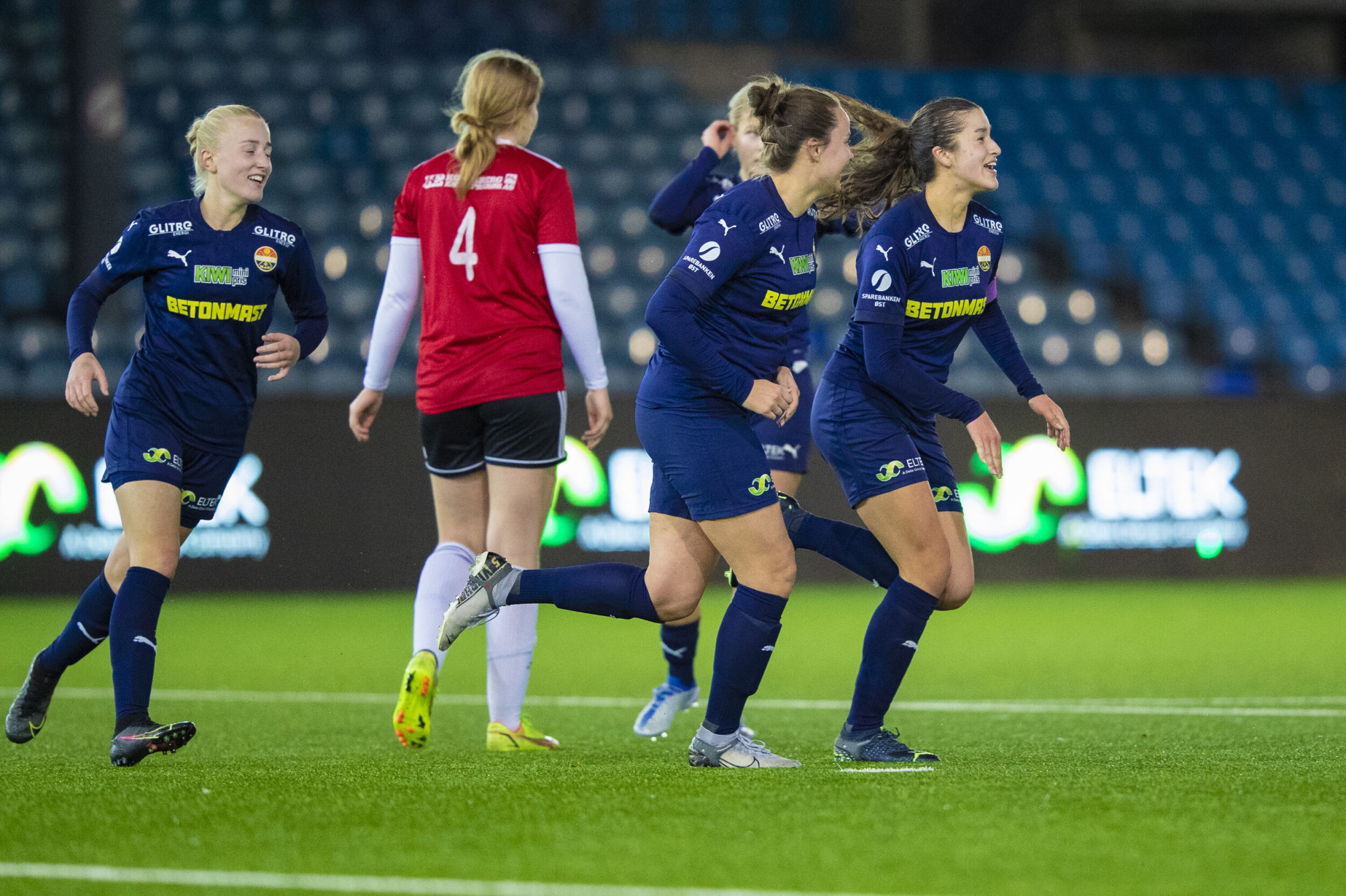 Godset-damene smadrer all motstand på vei mot toppen