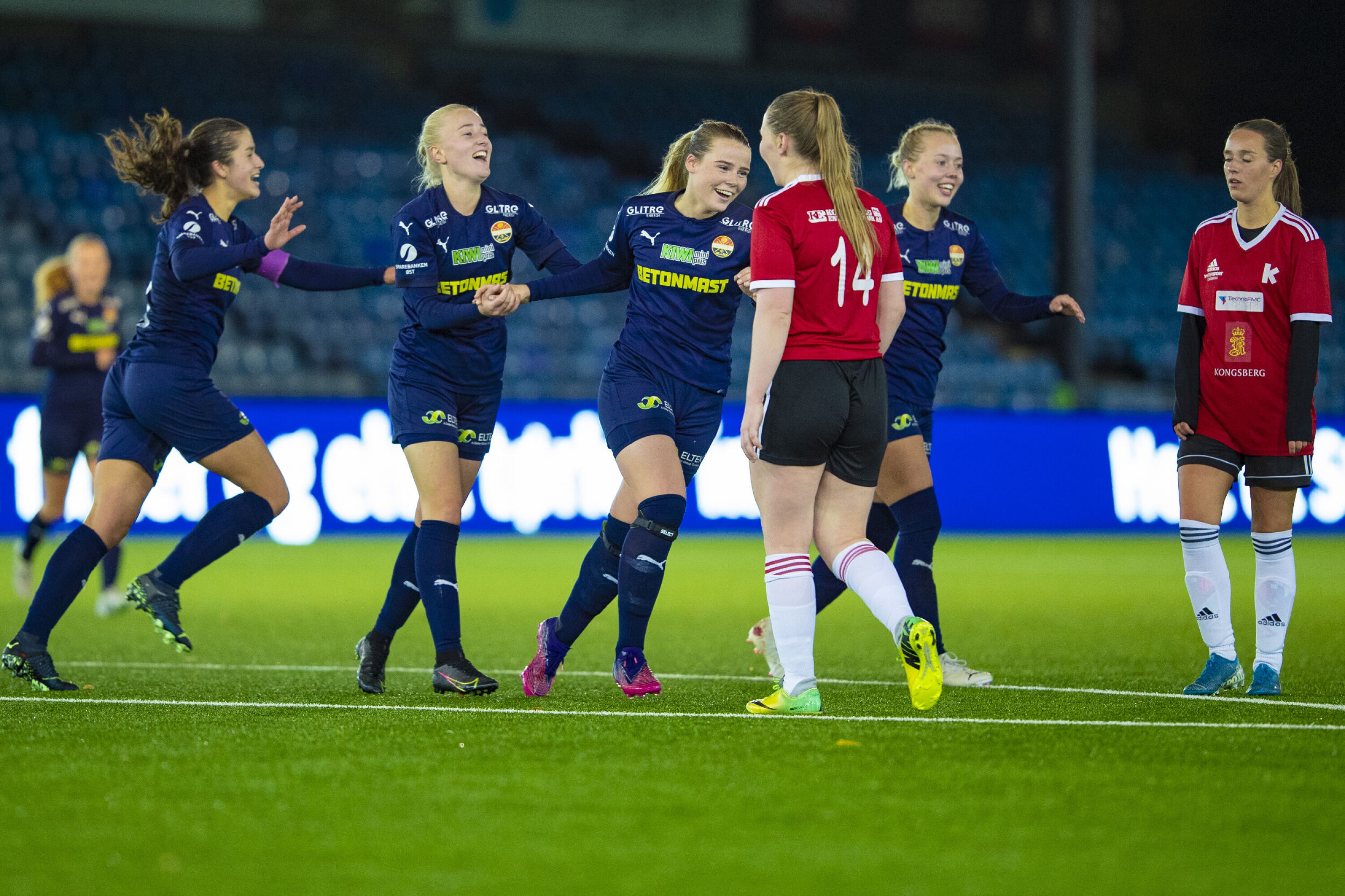 Godset-damene smadrer all motstand på vei mot toppen