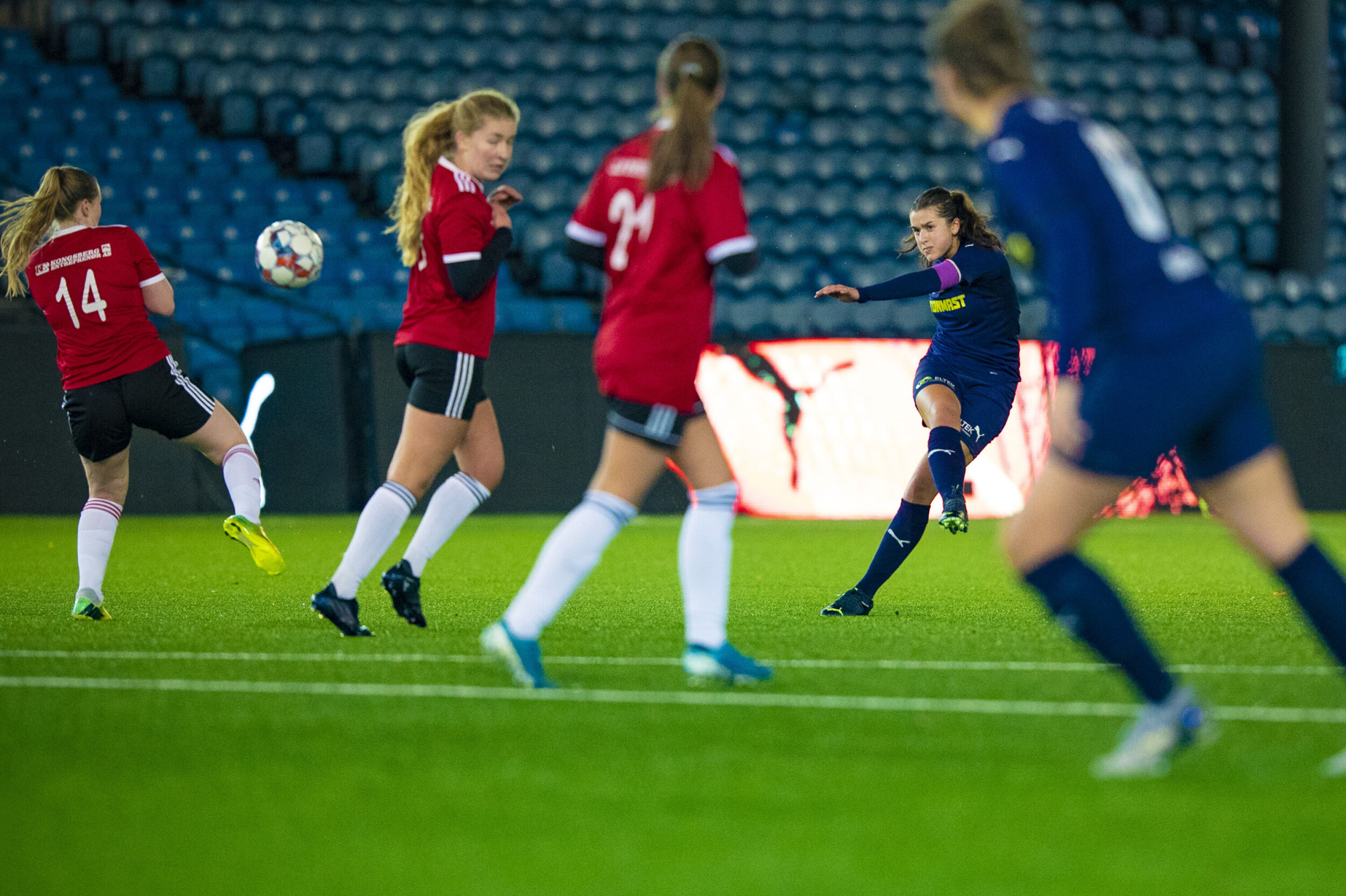 Godset-damene smadrer all motstand på vei mot toppen