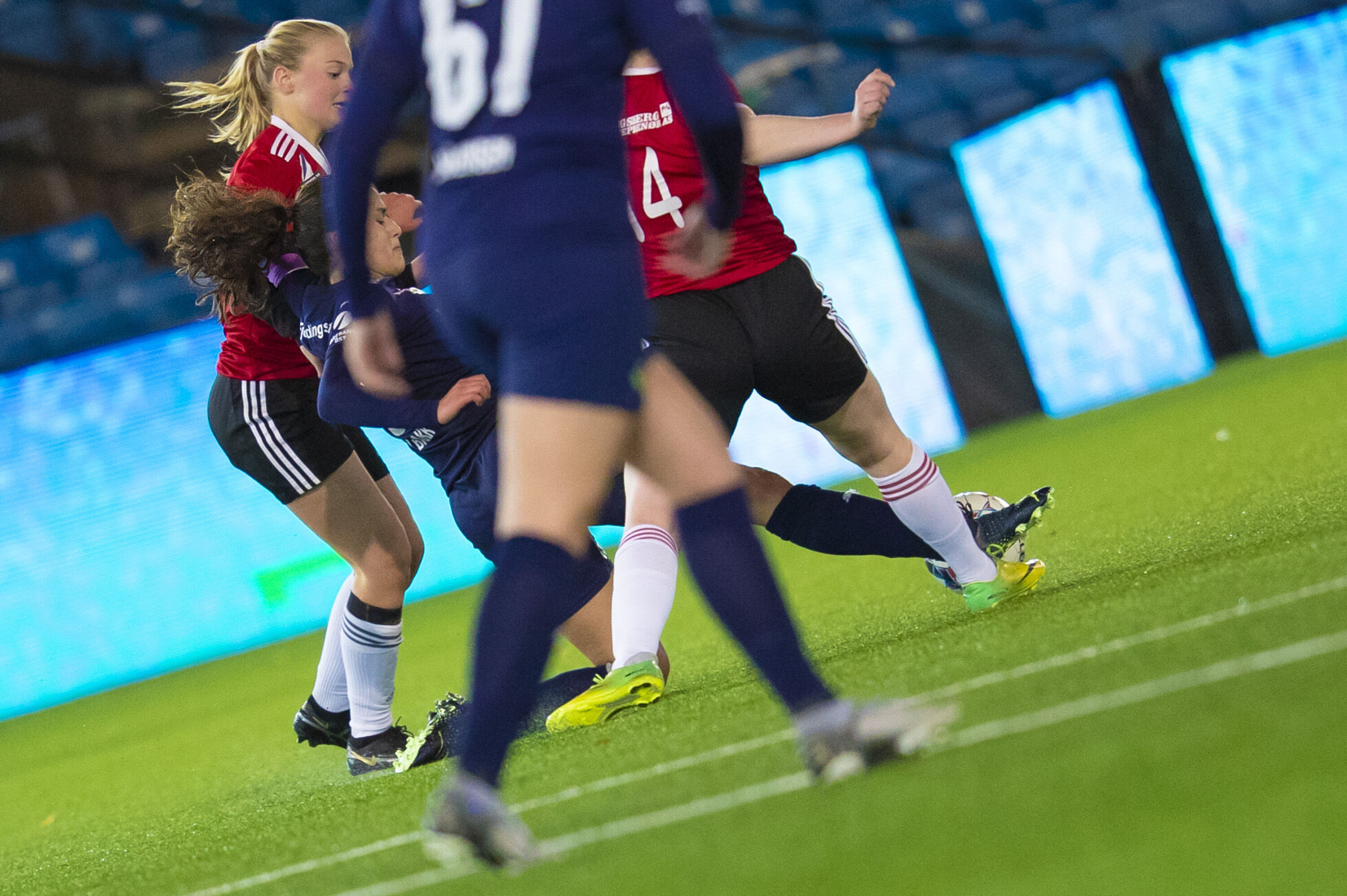 Godset-damene smadrer all motstand på vei mot toppen