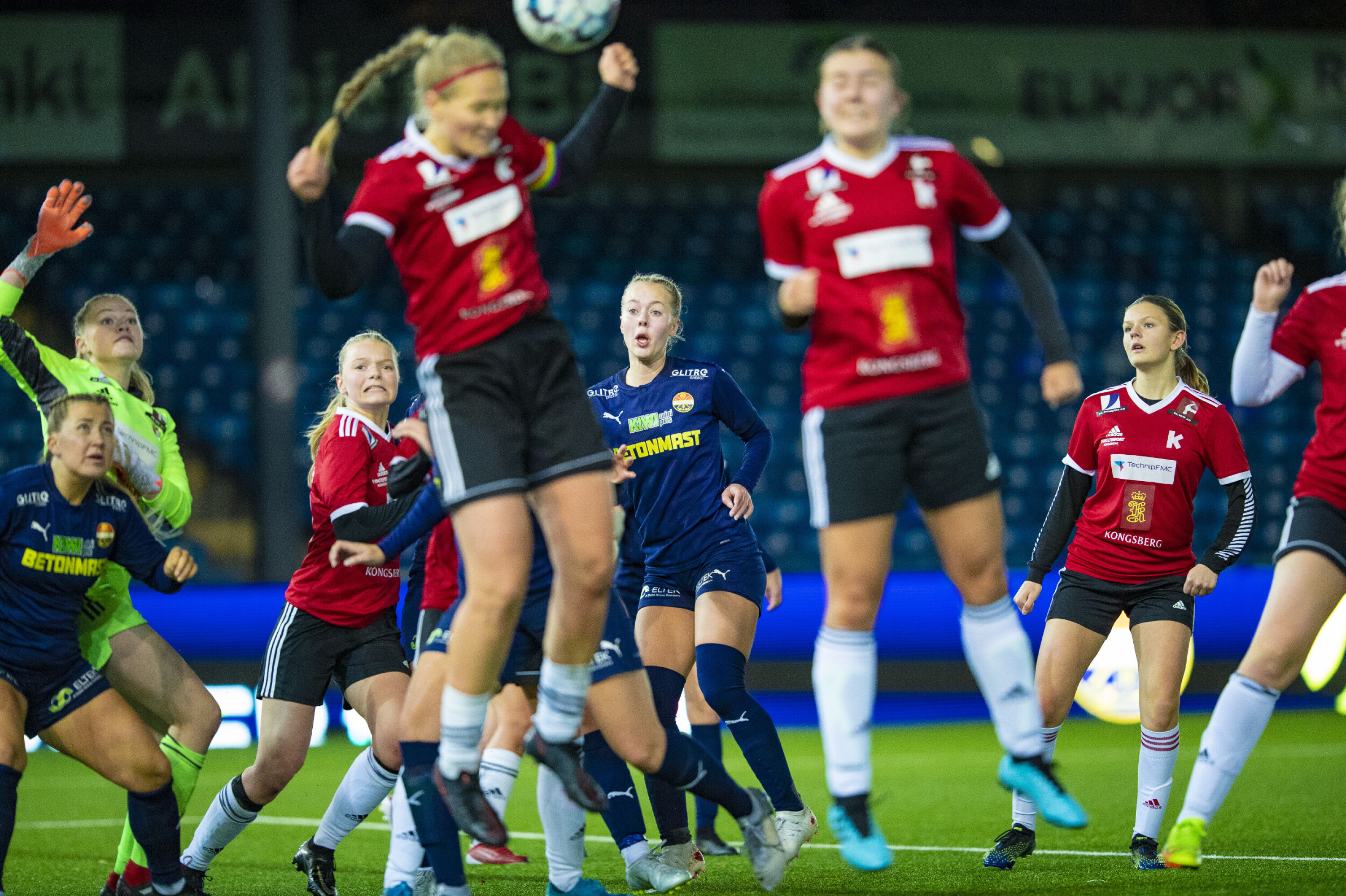 Godset-damene smadrer all motstand på vei mot toppen