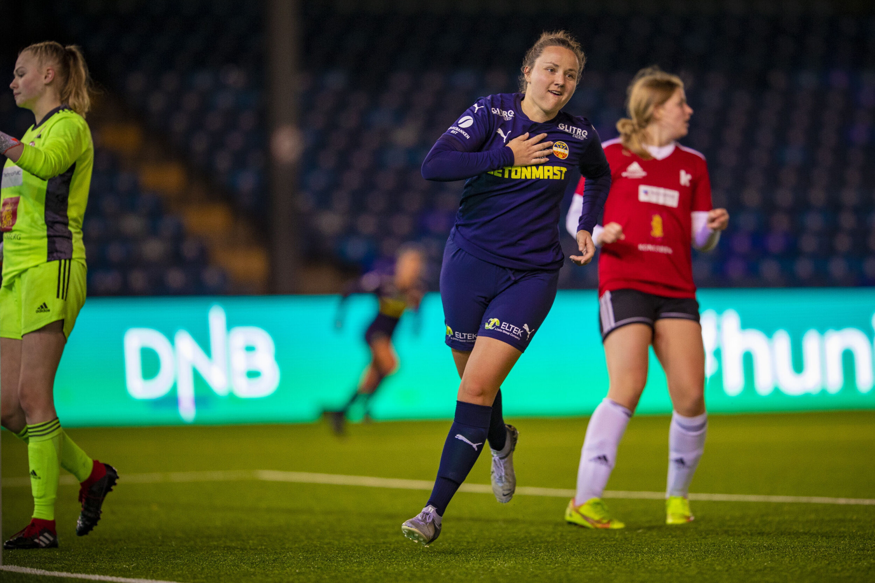 Godset-damene smadrer all motstand på vei mot toppen