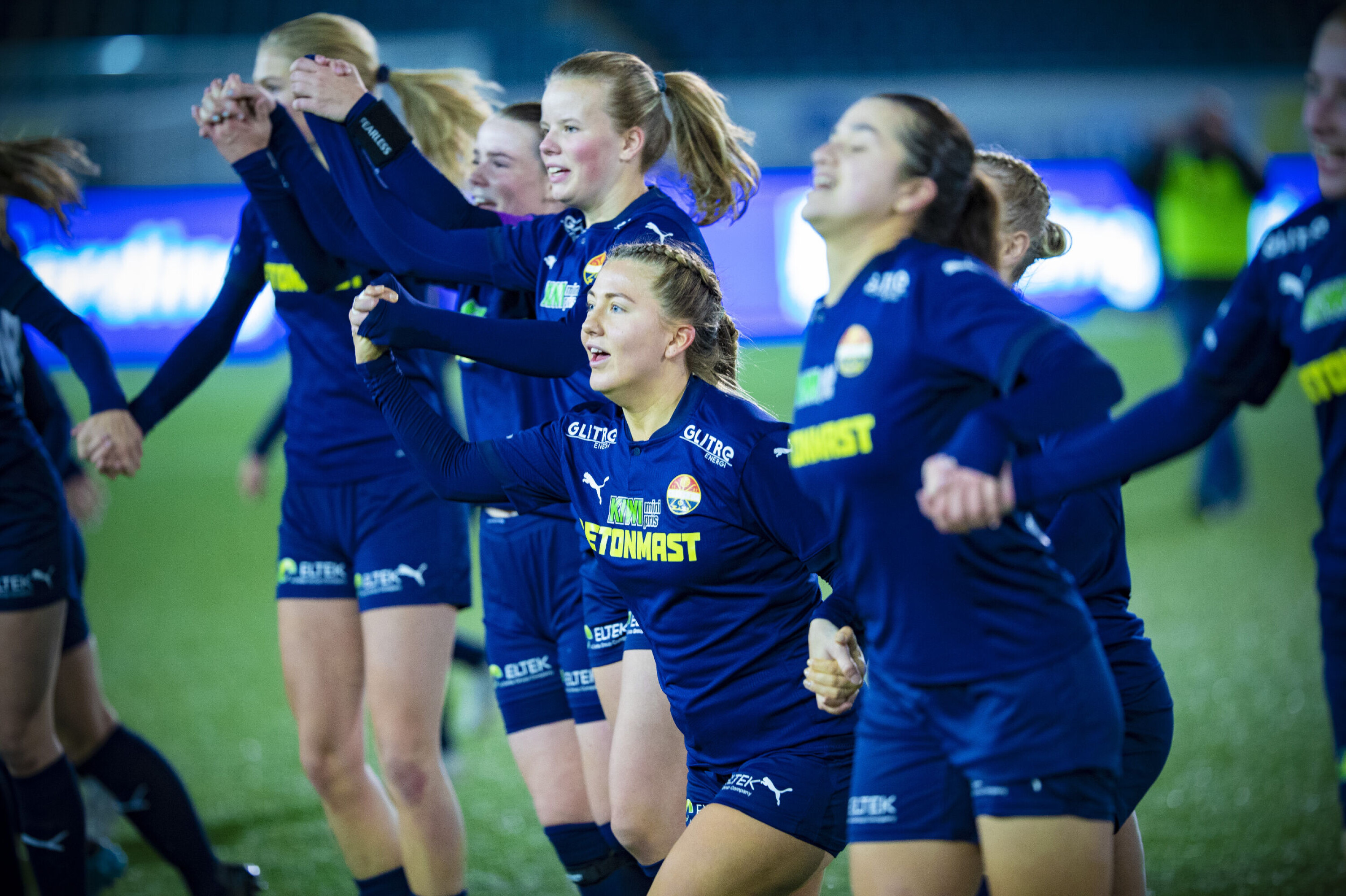 Godset-damene smadrer all motstand på vei mot toppen