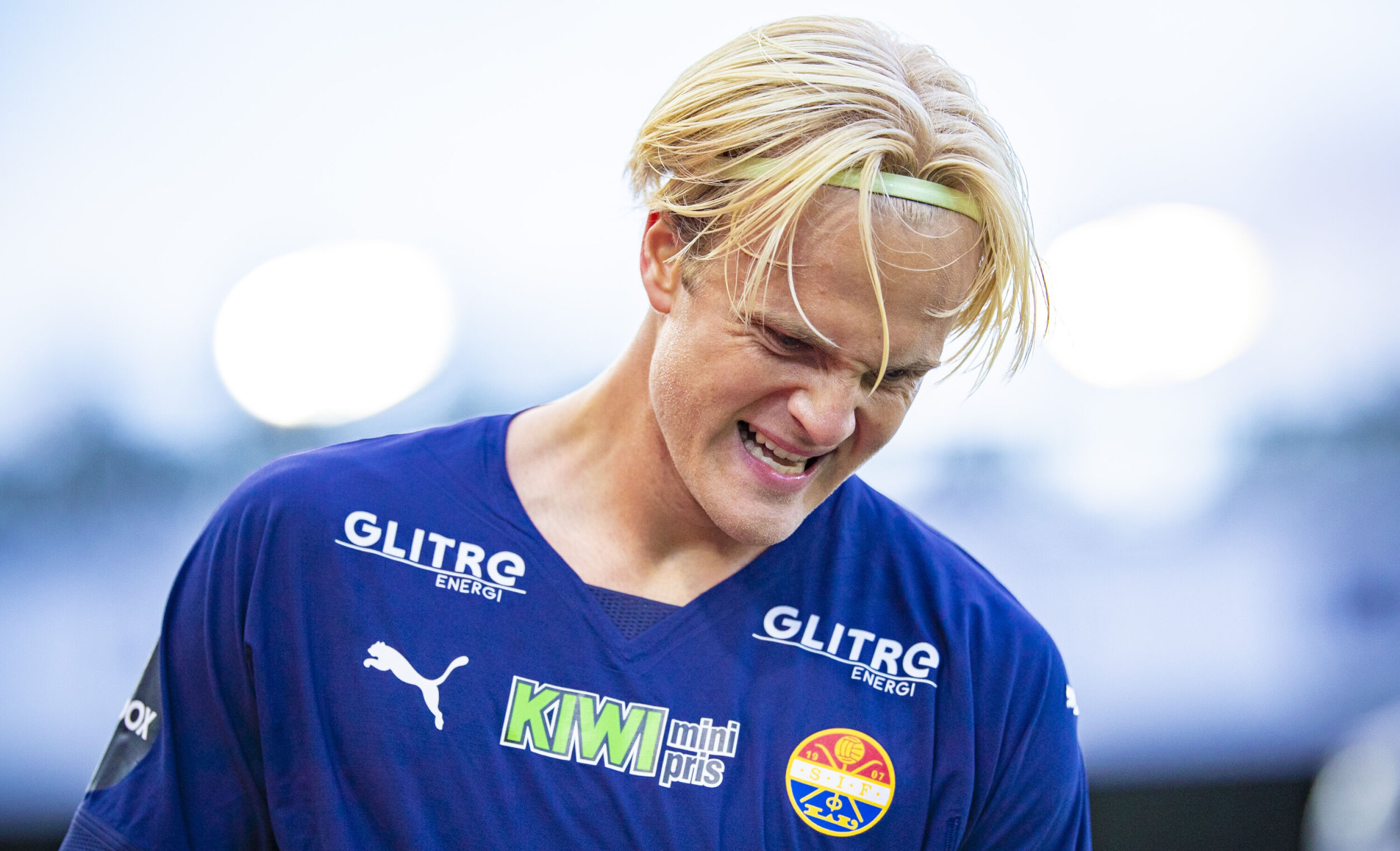 SNYTT FOR TO UTVISNINGER: Strømsgodsets Jonatan Braut Brunes ble felt alene med keeper to ganger - men fikk ingen reaksjon fra dommeren.
