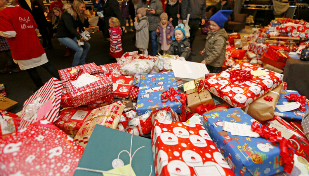 <span class=" italic" data-lab-italic_desktop="italic">«God jul, lille venn»-aksjonen har i løpet av de siste årene spredt seg og er nå etablert i de fleste storbyene i Norge, hvor det samles inn tusenvis av gaver.</span> <span class=" italic" data-lab-italic_desktop="italic">«God jul, lille venn»-aksjonen har i løpet av de siste årene spredt seg og er nå etablert i de fleste storbyene i Norge, hvor det samles inn tusenvis av gaver.</span>