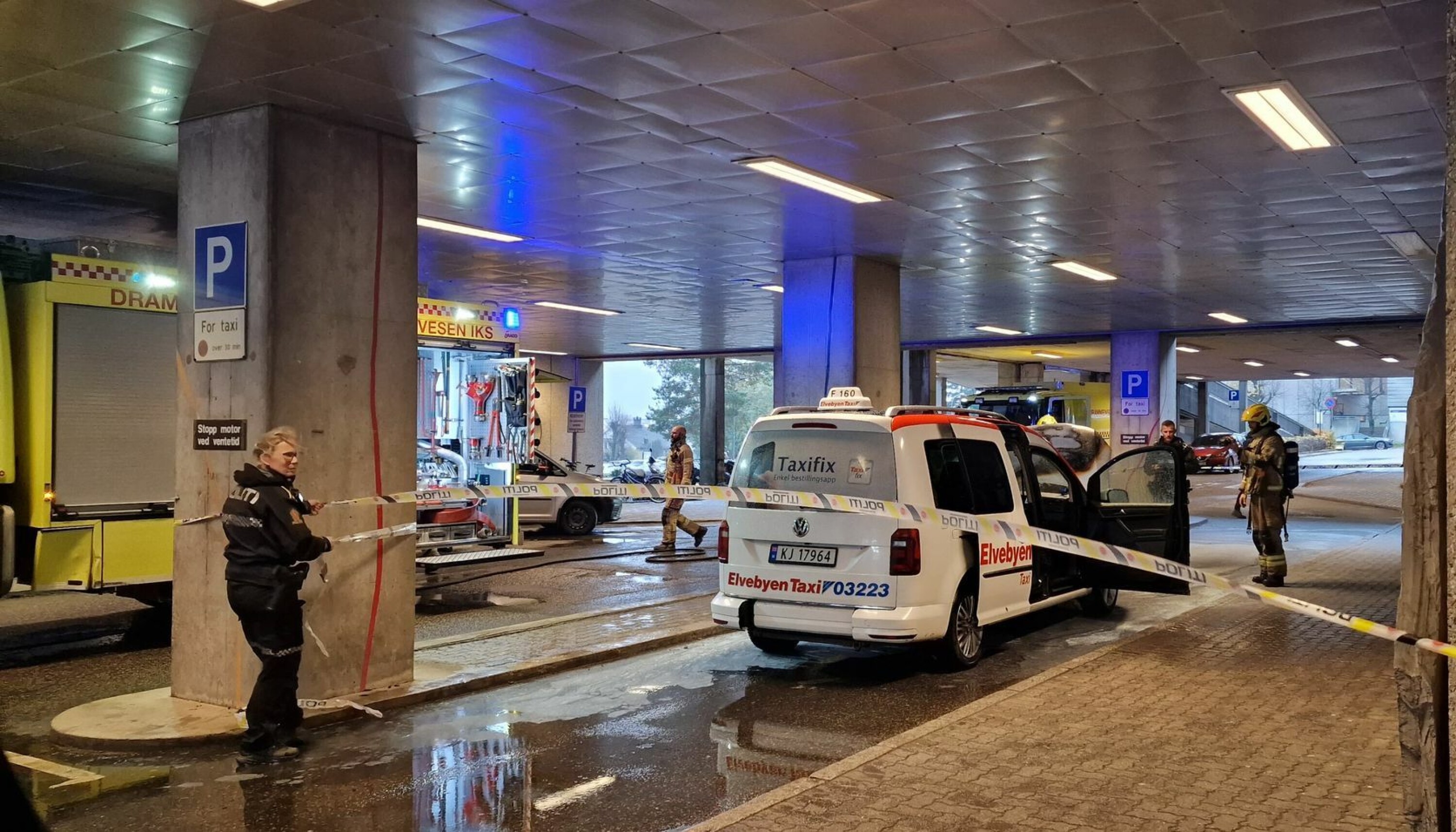 Taxi begynte å brenne utenfor sykehuset