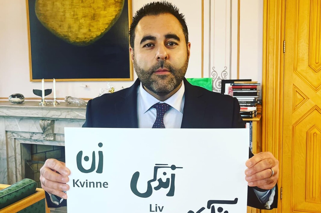 DEMONSTRERER: Masud Gharahkhani har brukt rollen som stortingspresident til å angripe det iranske prestestyret. Det har ikke gått upåaktet hen hos det islamske regimet. DEMONSTRERER: Masud Gharahkhani har brukt rollen som stortingspresident til å angripe det iranske prestestyret. Det har ikke gått upåaktet hen hos det islamske regimet.
