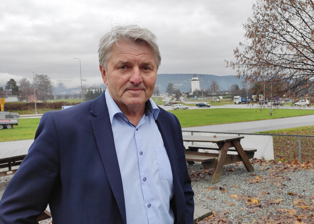 SIER TAKK FOR SEG: Senterparti-ordfører Knut Kvale synes fire år får være nok. Her på Langebru i Hokksund torsdag. SIER TAKK FOR SEG: Senterparti-ordfører Knut Kvale synes fire år får være nok. Her på Langebru i Hokksund torsdag.