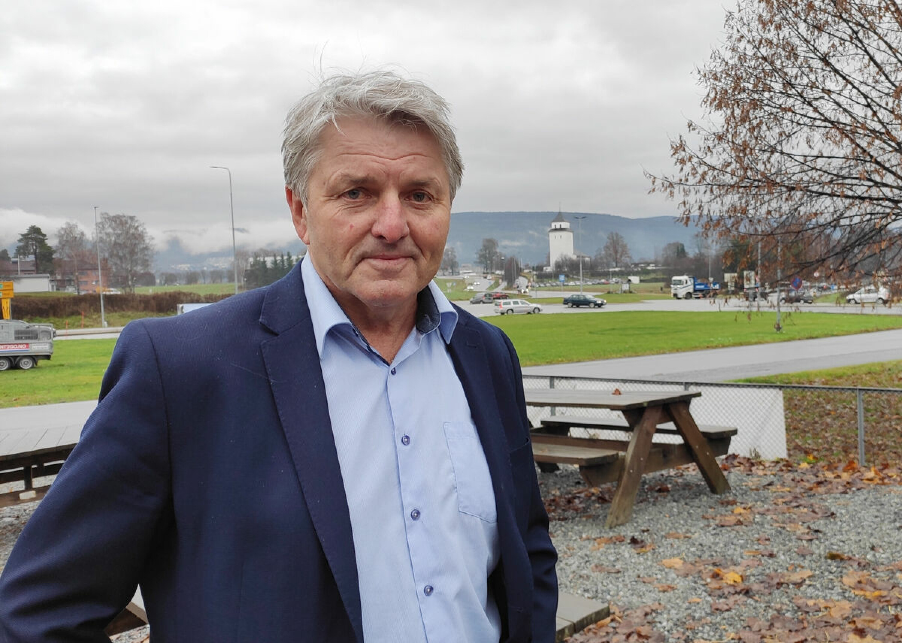 SIER TAKK FOR SEG: Senterparti-ordfører Knut Kvale synes fire år får være nok. Her på Langebru i Hokksund torsdag.