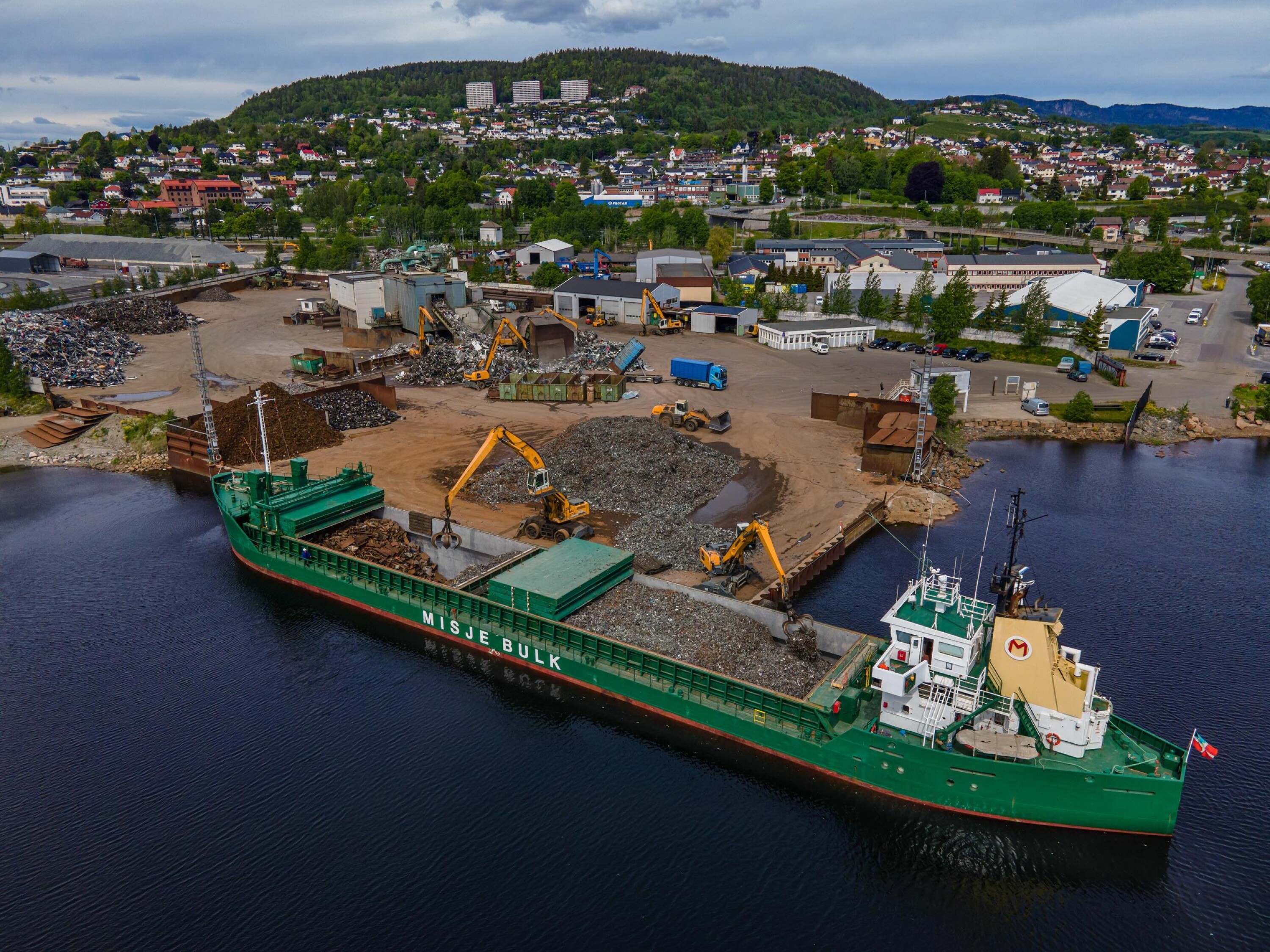 Teigentomtene kommer i spill for Fjordbyutbygging og det arbeides med å finne alternative utskipingskaier for båtene med metallskrap.