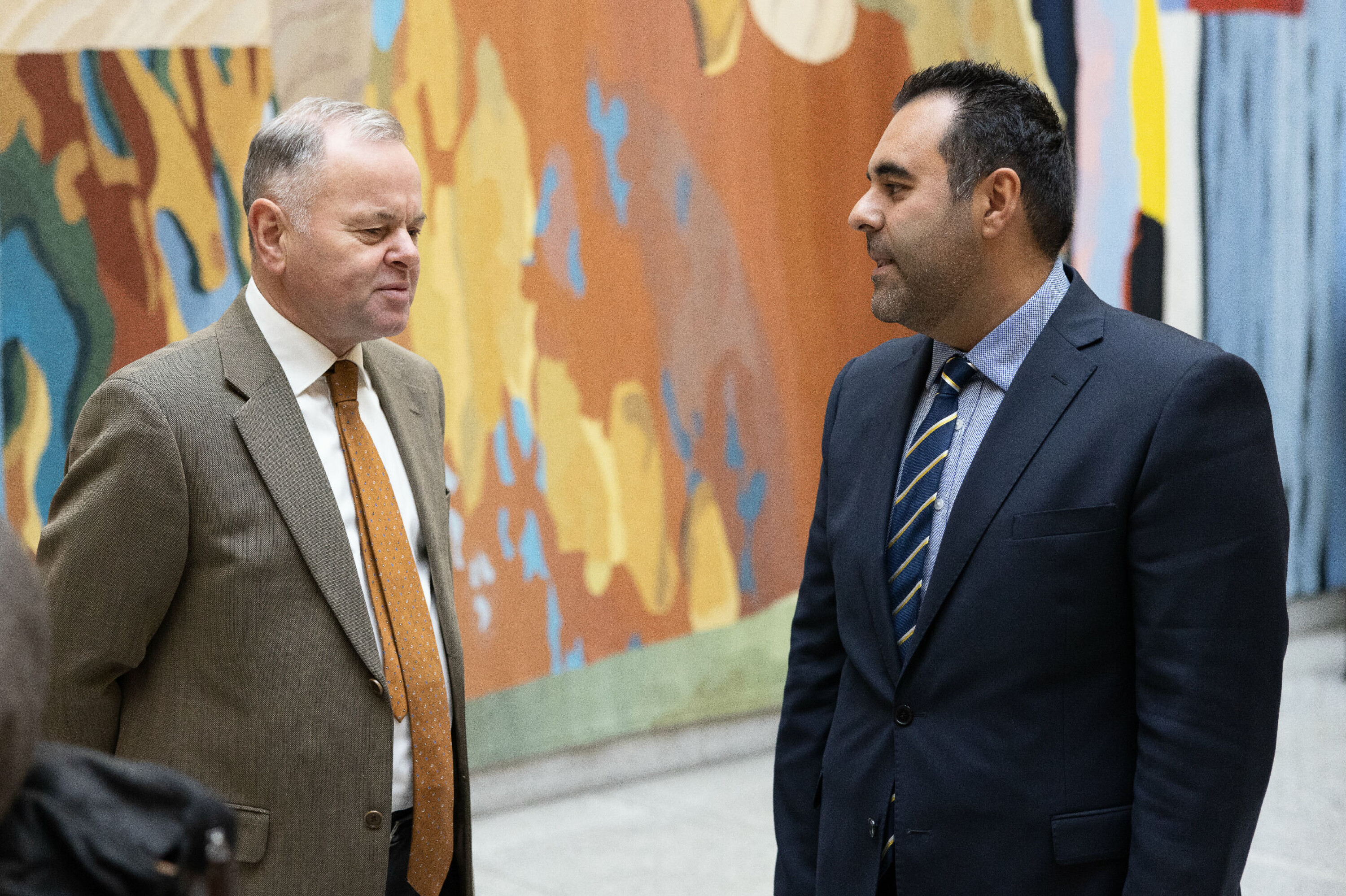 FÅR REAKSJONER: Masud Gharahkhani har skapt debatt om stortingspresidentens rolleutøvelse etter sine Iran-utspill, her med tidligere stortingspresident Olemic Thomessen (H).