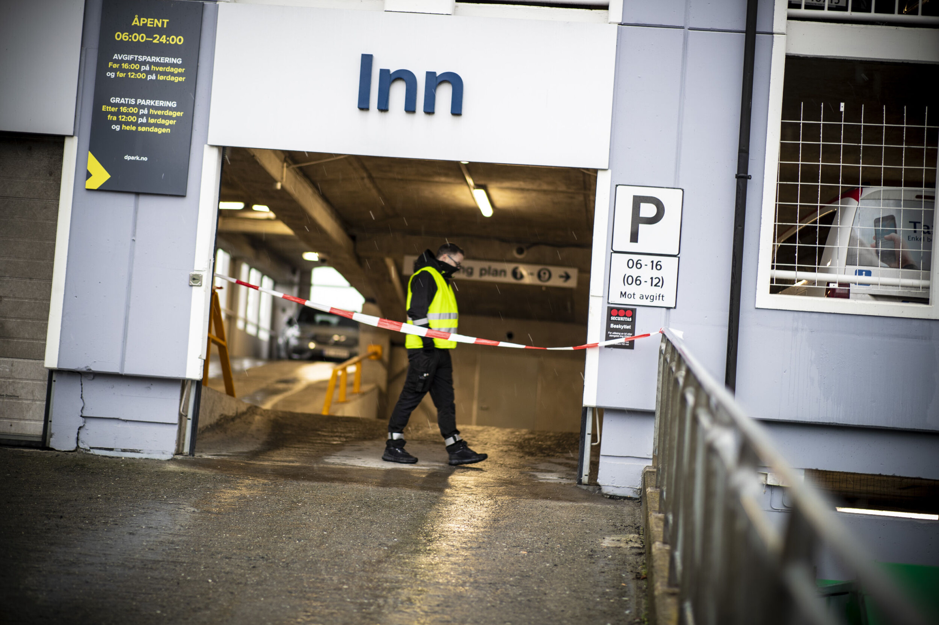 Sperrer av område etter P-hus-kollaps