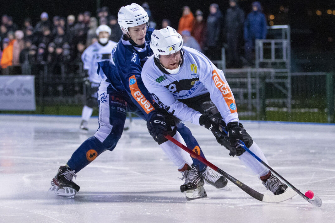 LOKALDERBY: Eirik Solberg og SSK tok innersvingen på Drammen Bandy på Marienlyst søndag kveld. LOKALDERBY: Eirik Solberg og SSK tok innersvingen på Drammen Bandy på Marienlyst søndag kveld.