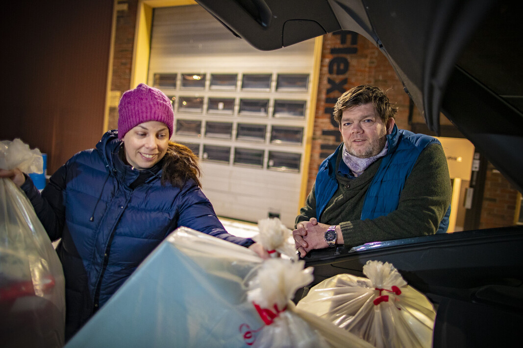 NOMINERT: Rett Fram Opplevelser, her ved Ann Katrin Toresen og Ronny Johnsen under den årlige julegavedugnaden for vanskeligstilte barn, hvor en rekke frivillige bidrar. NOMINERT: Rett Fram Opplevelser, her ved Ann Katrin Toresen og Ronny Johnsen under den årlige julegavedugnaden for vanskeligstilte barn, hvor en rekke frivillige bidrar.