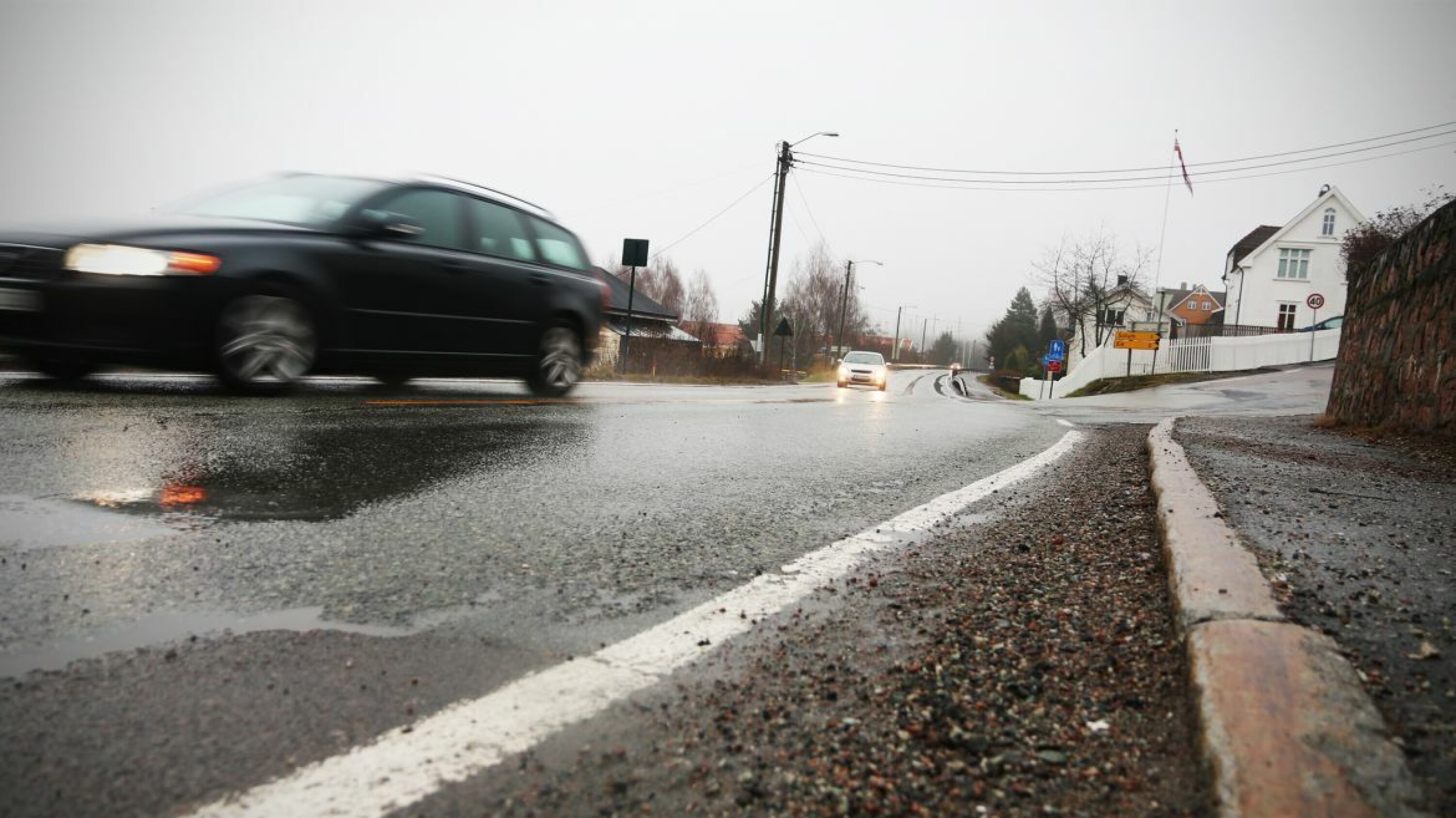 Lover flere fartskontroller på Svelvikveien