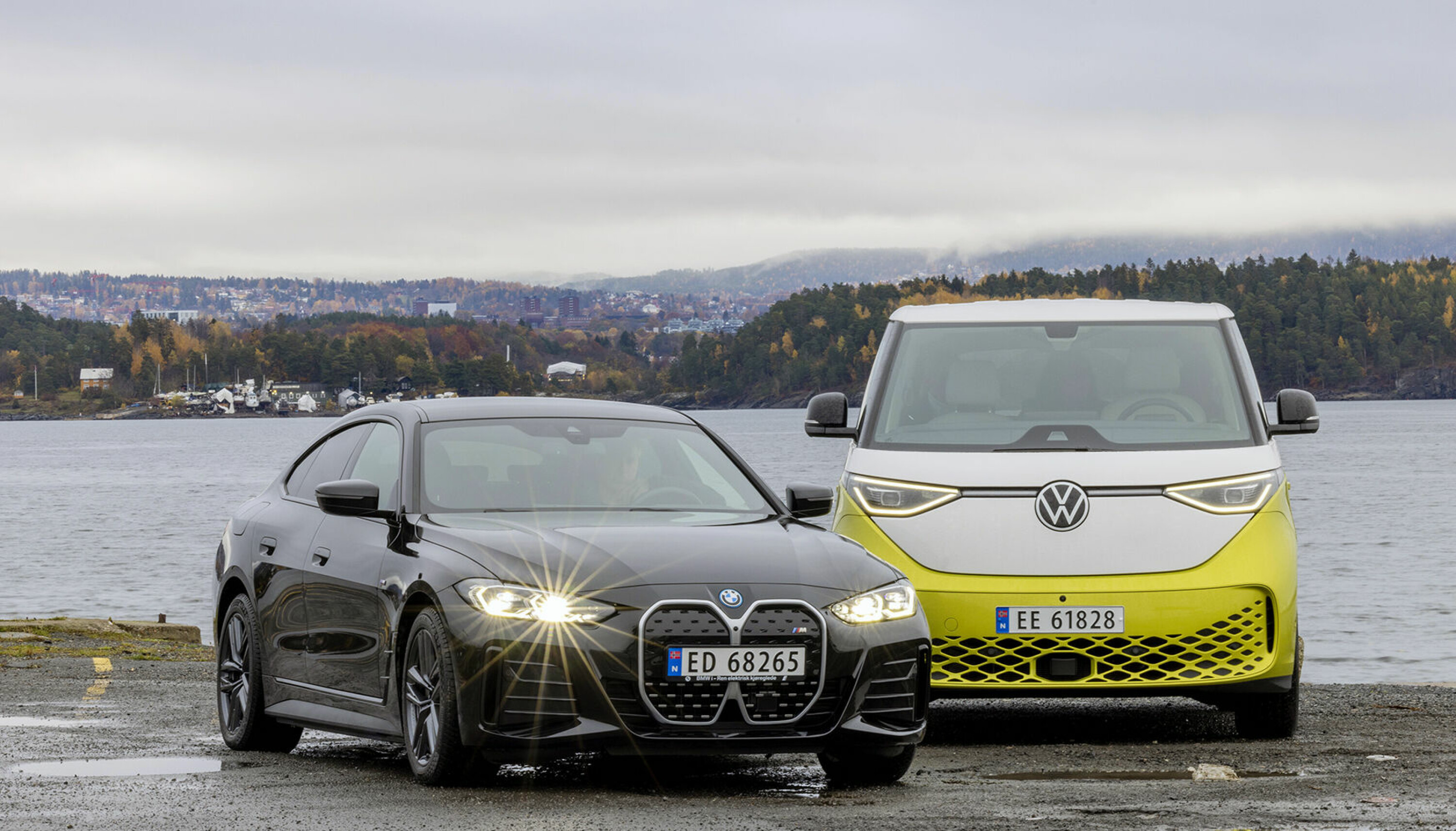 PÅ TOPP: BMW i4 etterfulgt av Volkswagen ID Buzz, begge elbiler.