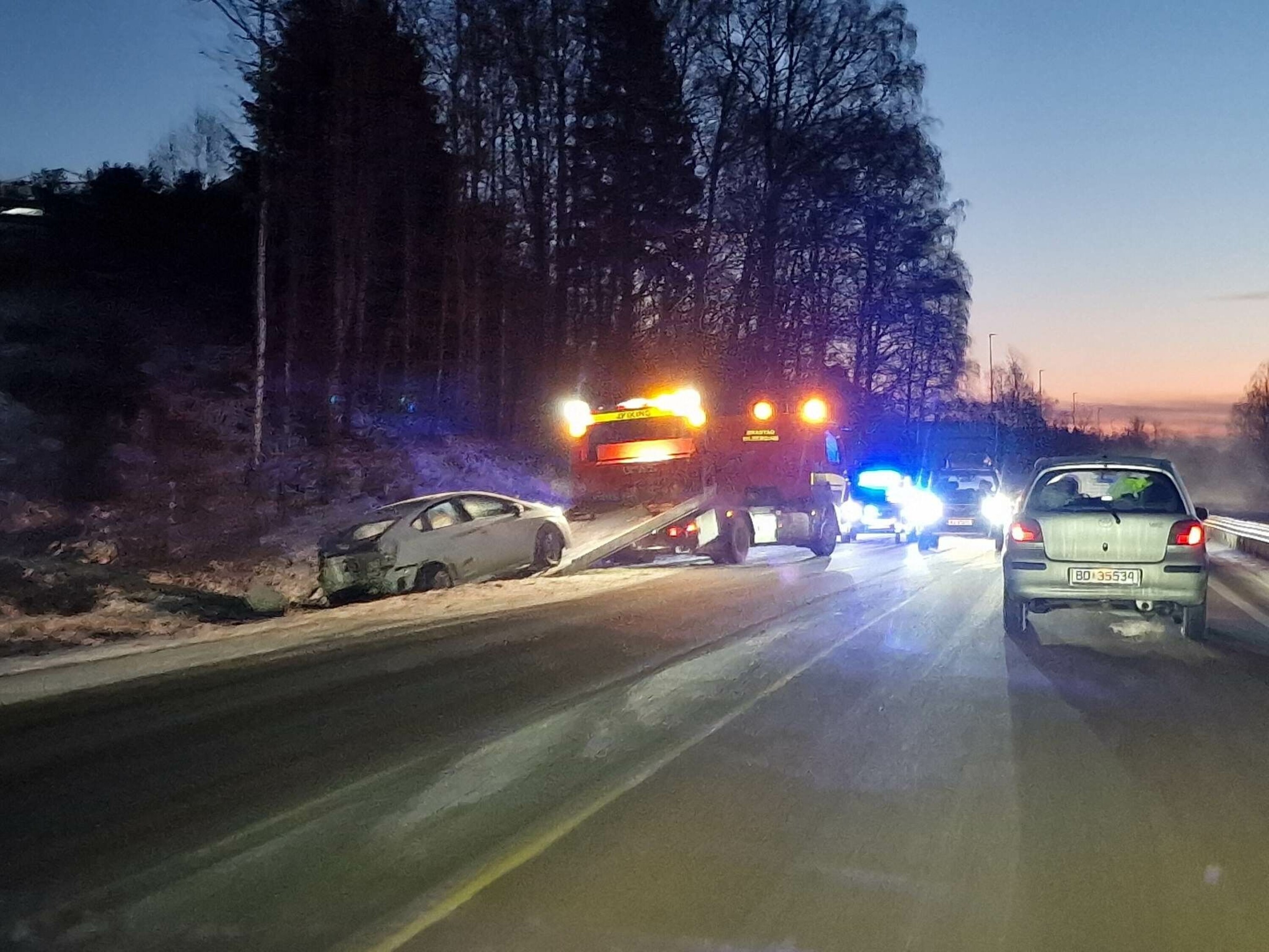 FV283: To biler involvert i kollisjon
