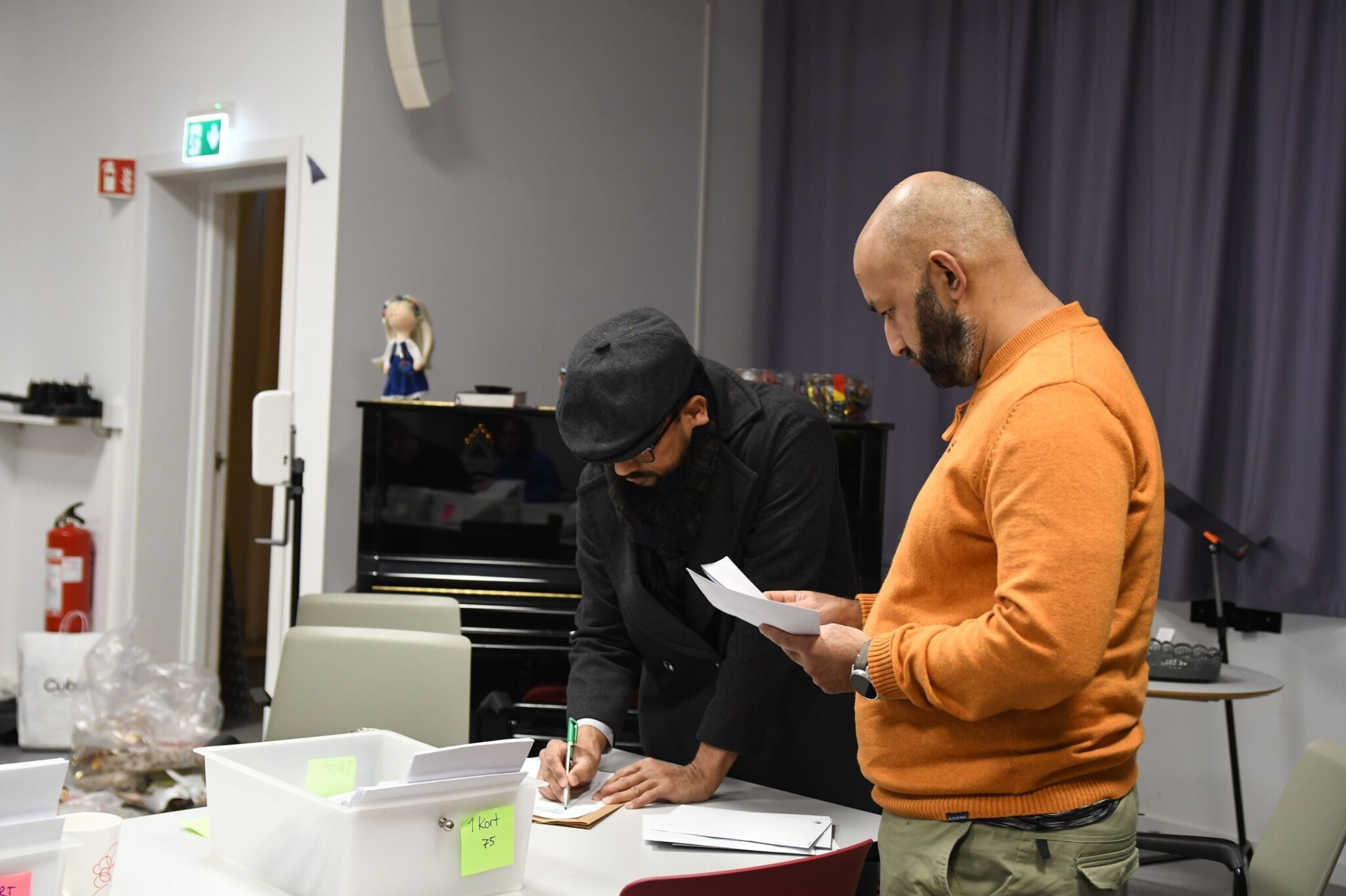 MUSLIMSKE NABOER: Drammen Moske deltok også i dugnaden.