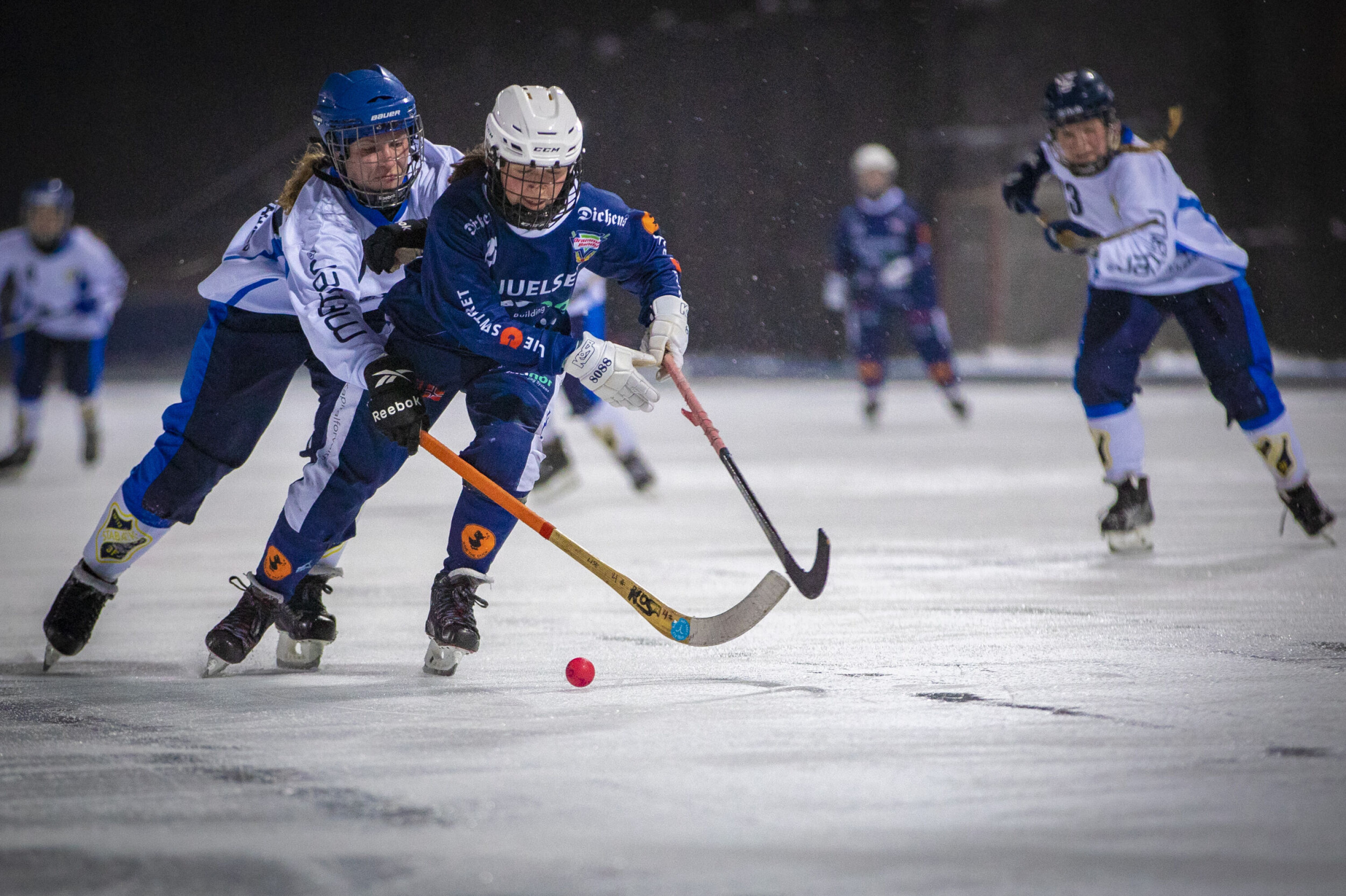 Drammens raske landslagsspiller Andrine Høydahl skapte problemer for Stabækforsvaret, som måtte ta ulovlige midler i bruk for å stoppe hurtigtoget fra Sande.
