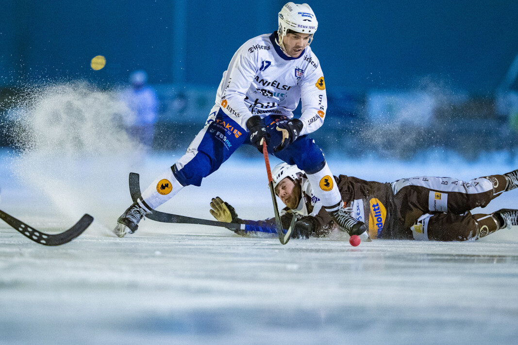 Drammen Bandy beseiret byrival Mjøndalen etter mange knallharde dueller på Vassenga onsdag kveld. Drammen Bandy beseiret byrival Mjøndalen etter mange knallharde dueller på Vassenga onsdag kveld.