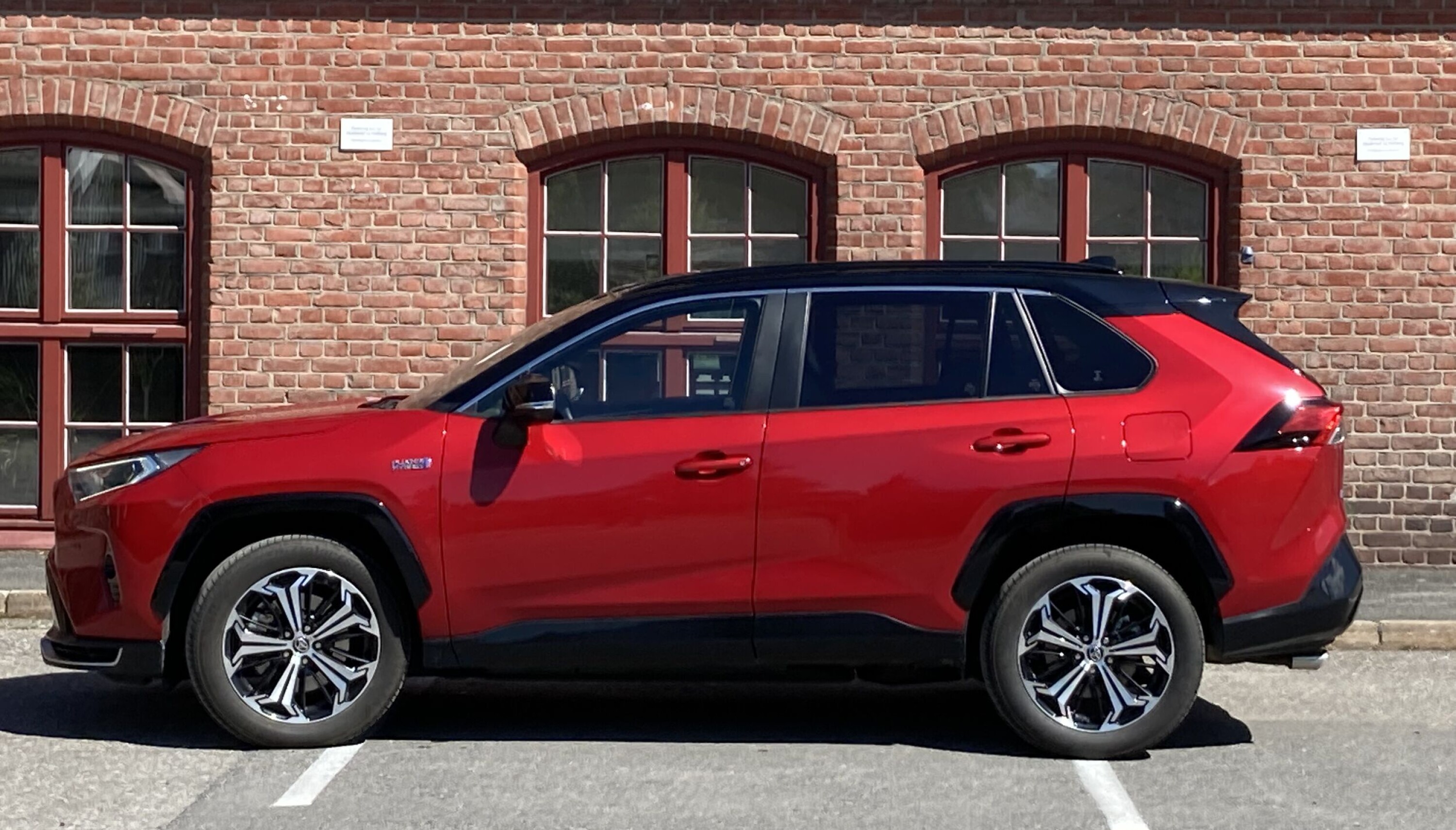 FOSSIL STORSELGER: Toyota RAV4.