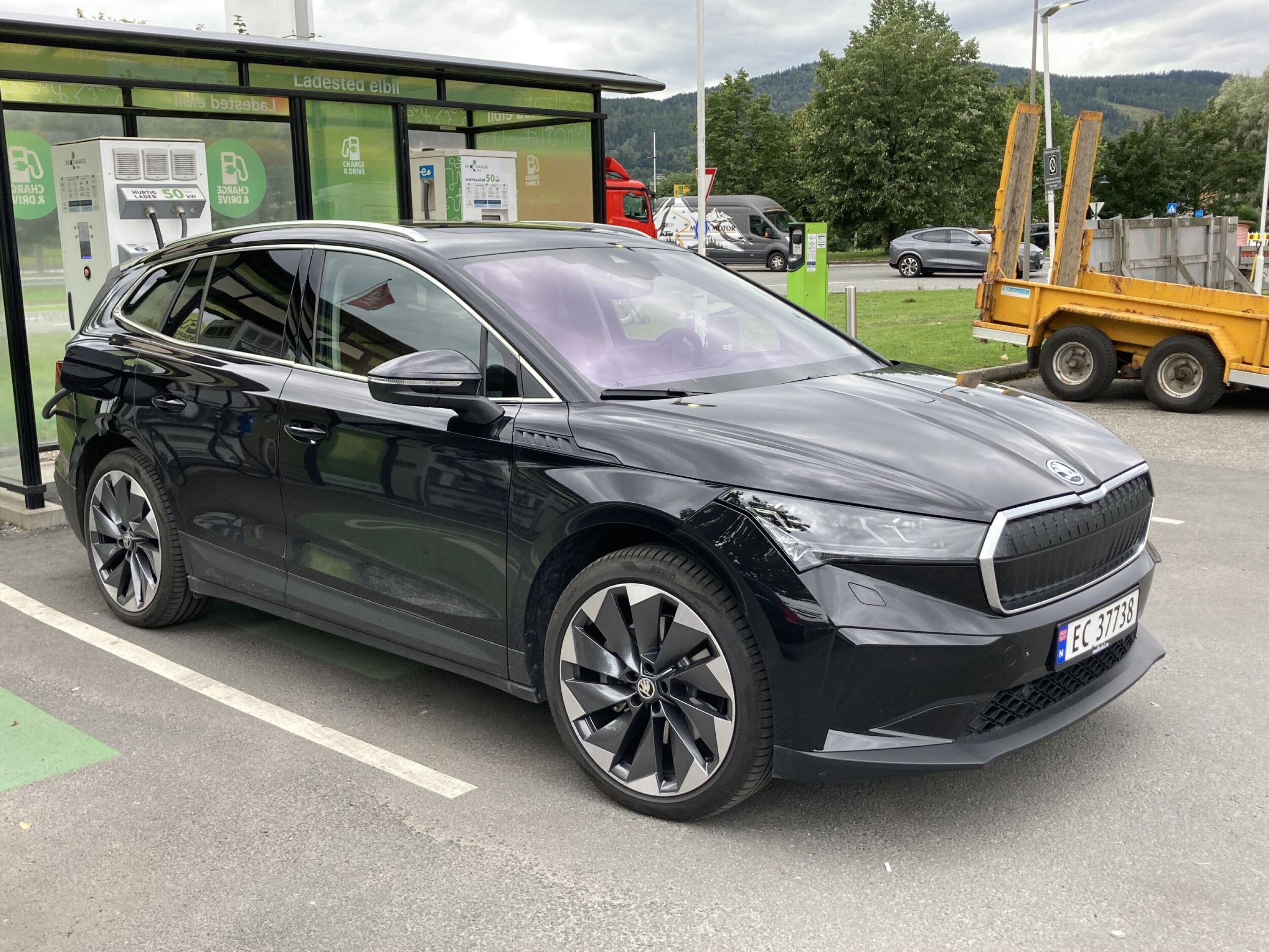 Skoda Enyaq: Populær familie-elbil som nå passerer momsgrensa med god margin.