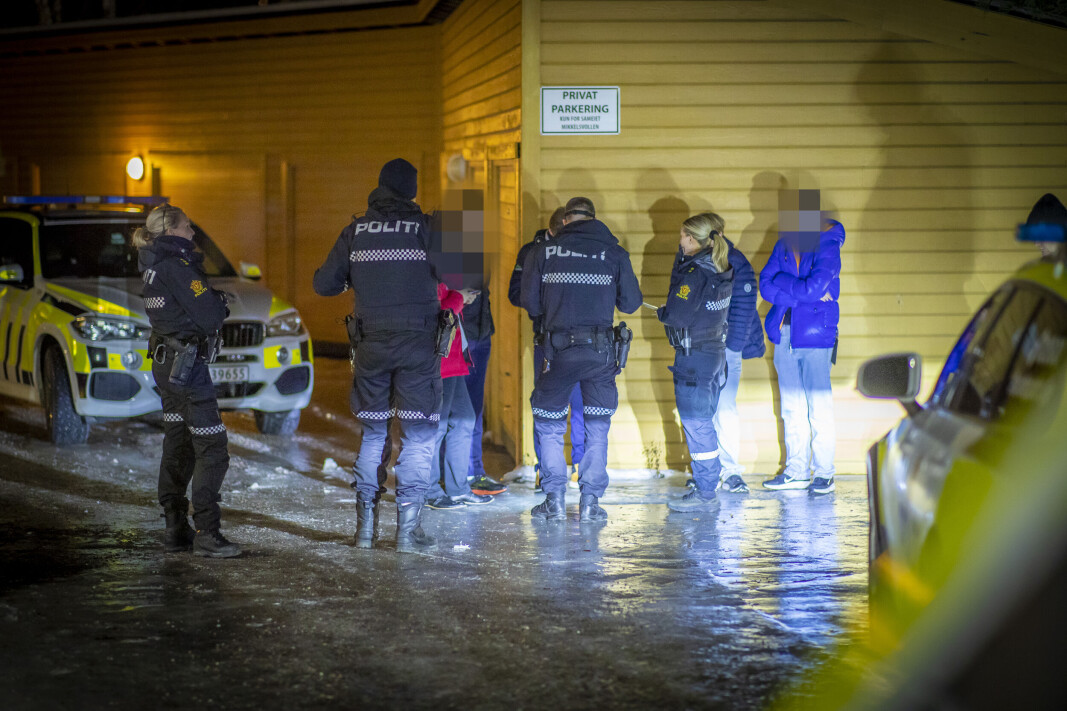 ANHOLDT: En gjeng penkledde gutter ble innledningsvis mistenkt for å være innbruddstyver på Konnerud nyttårsaften. ANHOLDT: En gjeng penkledde gutter ble innledningsvis mistenkt for å være innbruddstyver på Konnerud nyttårsaften.