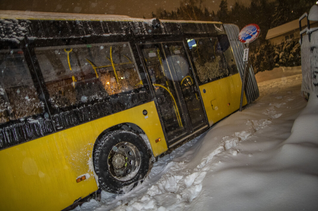 «SAKSET»: Leddbussen satte seg fast da den mistet kontrollen «SAKSET»: Leddbussen satte seg fast da den mistet kontrollen