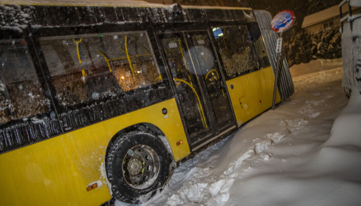 Leddbuss kjørte ut - sperrer for andre busser på Fjell