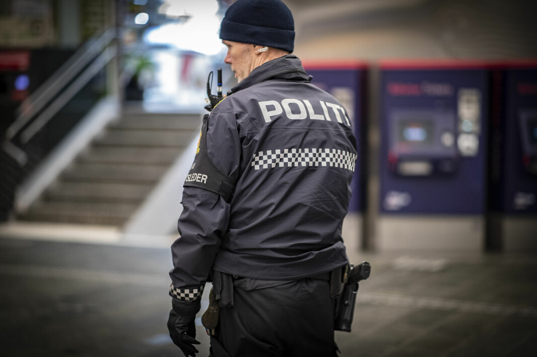 PÅ STASJONEN: Mannen skal ha blitt observert i området bak politiets innsatsleder Arne Koppergård.