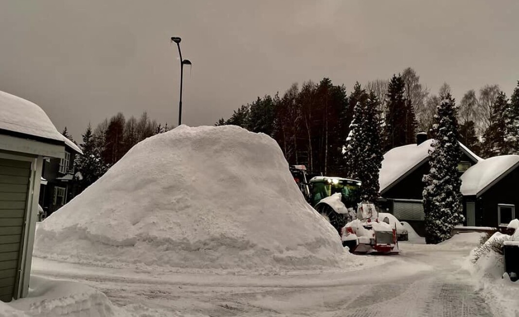 KONNERUD: En leser har sendt oss dette bildet fra et nabolag på Konnerud fredag. Bydelen har nå en snødybde på 70 centimeter. KONNERUD: En leser har sendt oss dette bildet fra et nabolag på Konnerud fredag. Bydelen har nå en snødybde på 70 centimeter.
