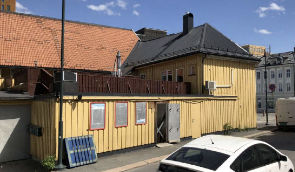 HAR SETT BEDRE DAGER: Bygården har ifølge Kulturminnefondet råteskader og må blant annet skifte taket.