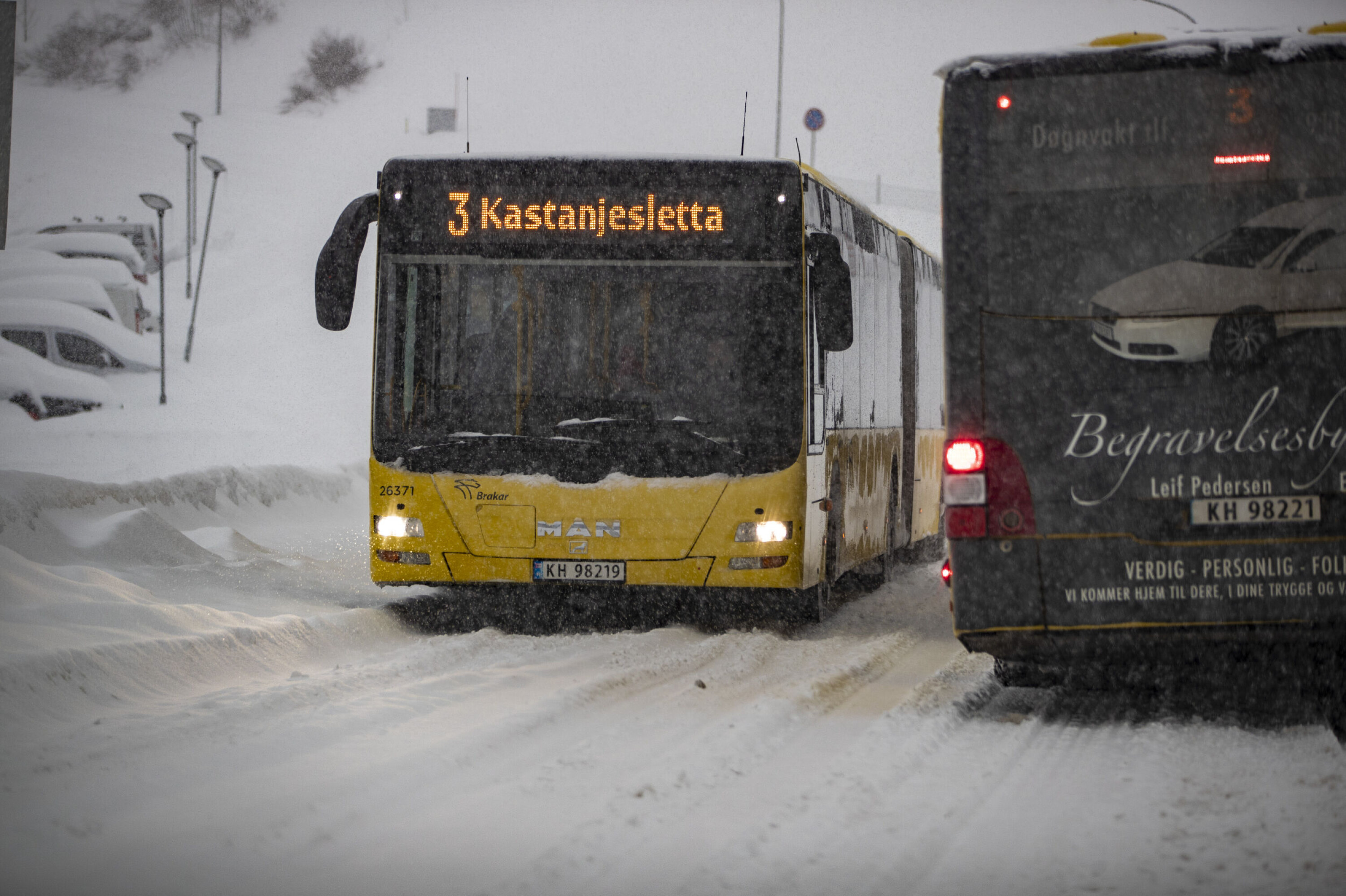 Snøkaoset: Flere busser fast på Fjell
