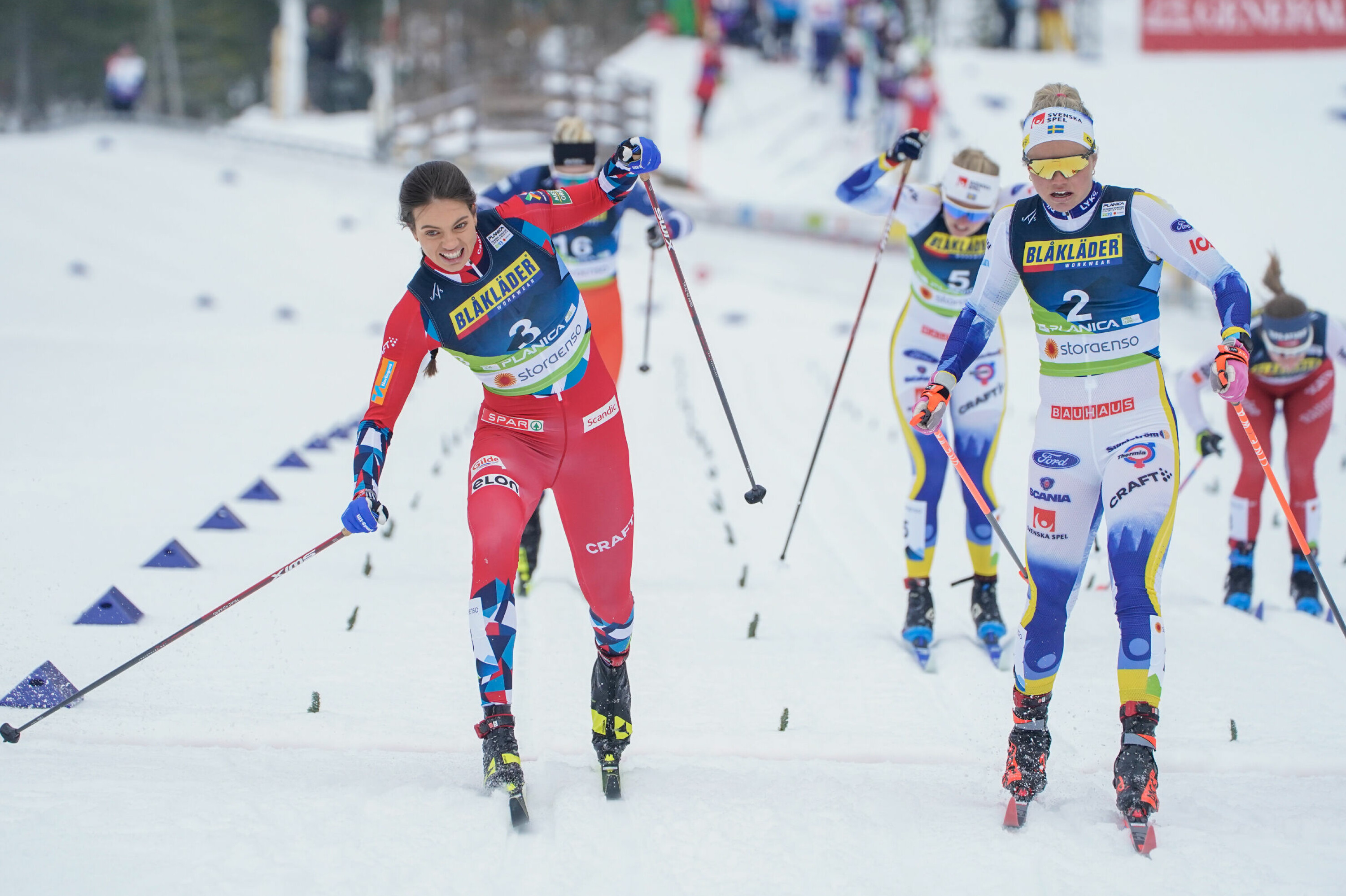 EN TÅ FORAN: Her da Kristine Stavås Skistad spurtslo regjerende sprintverdensmester Jonna Sundling i semifinalen. I finalen holdt ikke kreftene inn.