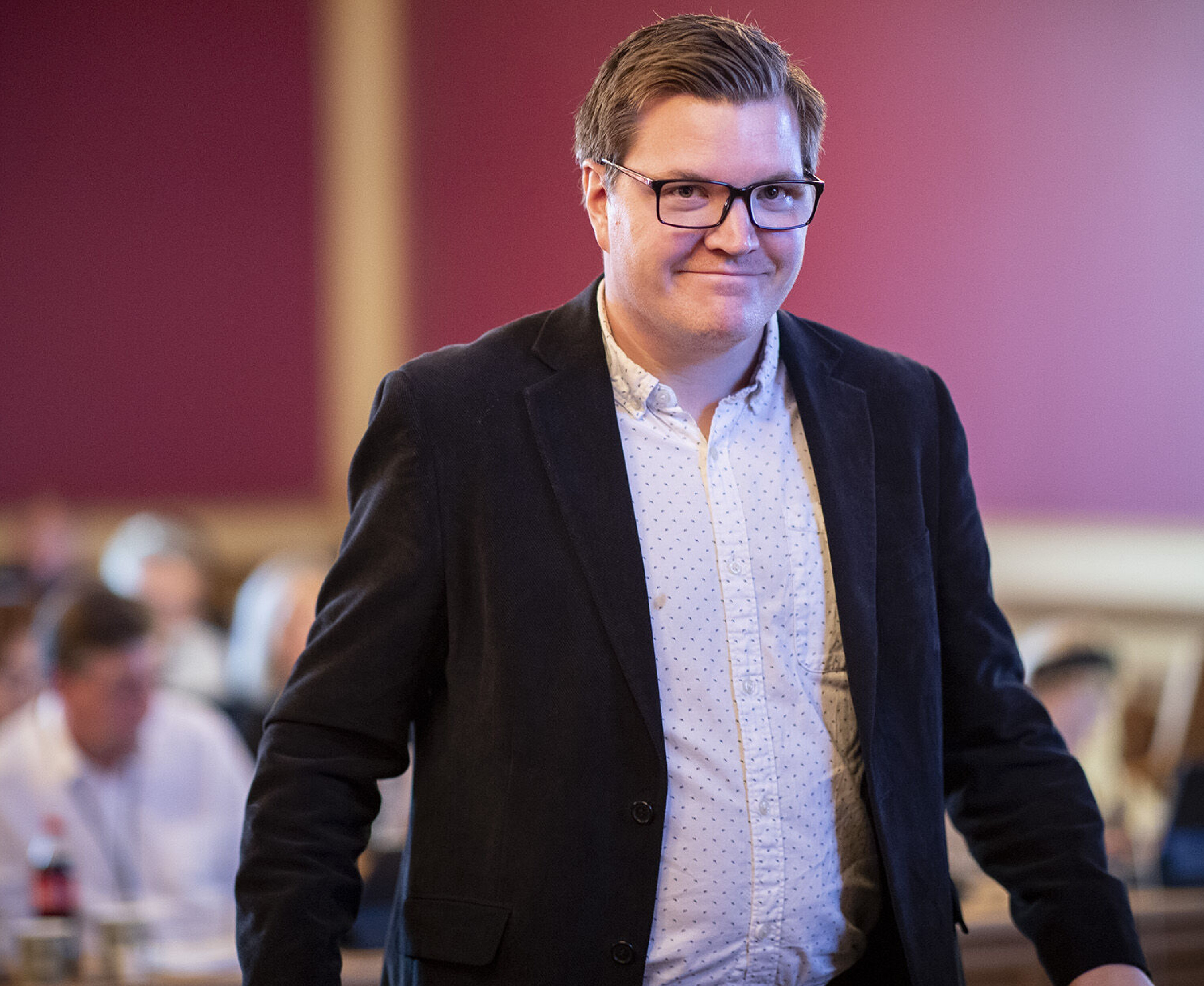 STÅR FREM: - At du står frem som spilleavhengig krever mot, skriver DRM24's politiske kommentator om Eivind Knudsens åpenhet og kaller det «et viktig skritt i riktig retning for både han selv og andre som sliter med de samme problemene». STÅR FREM: - At du står frem som spilleavhengig krever mot, skriver DRM24's politiske kommentator om Eivind Knudsens åpenhet og kaller det «et viktig skritt i riktig retning for både han selv og andre som sliter med de samme problemene».