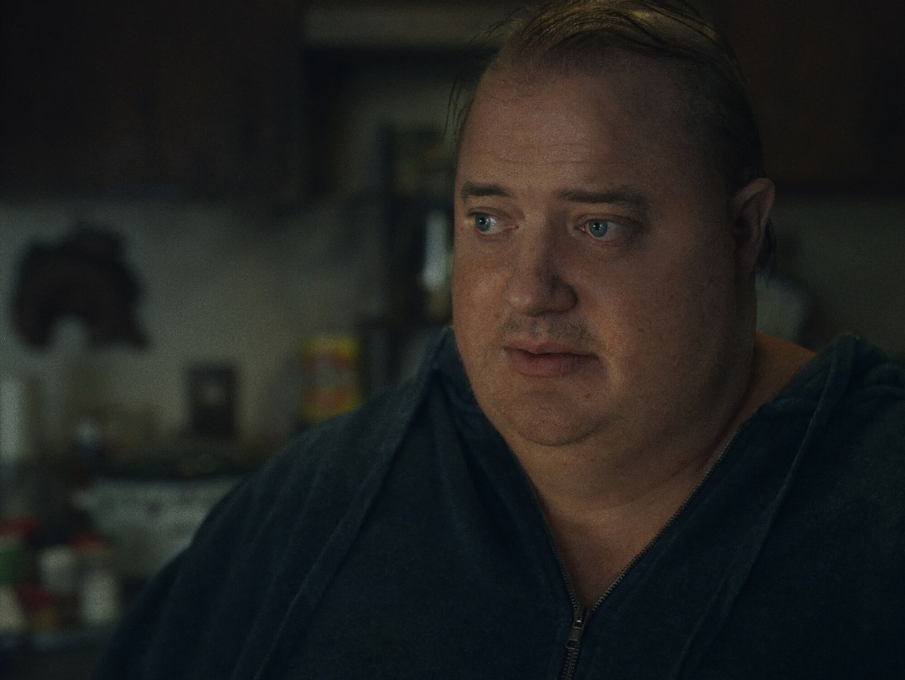 Bak en mektig imponerende make-up: Brendan Fraser spiller med en dybde og sårbarhet, samtidig som han klarer å sjarmere sitt publikum.