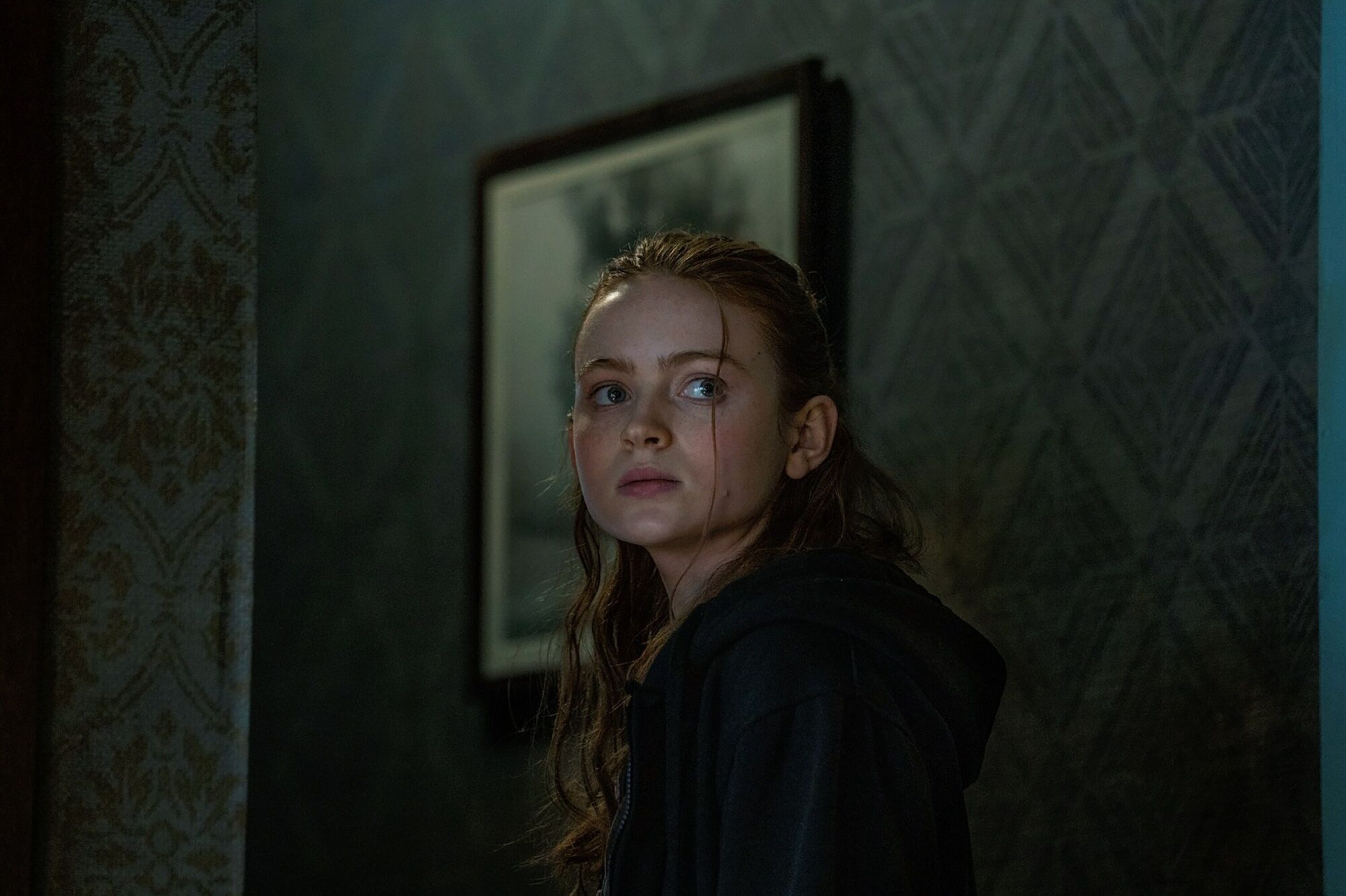 Den opprørske datteren spilles av Sadie Sink: De fleste kjenner henne kanskje mest fra TV-serien «Stranger Things»