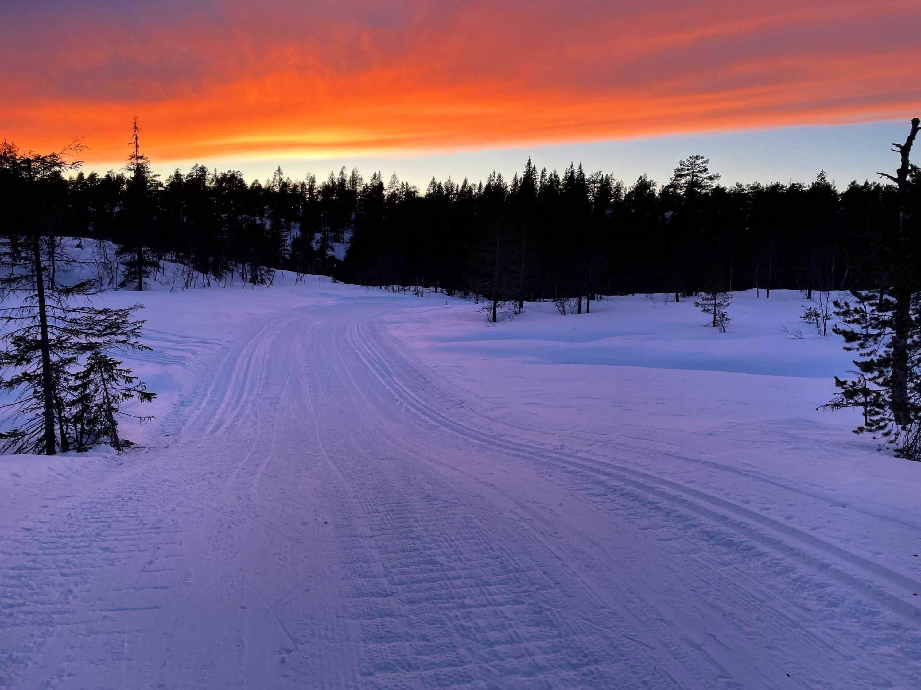 Herlig kveldshimmel på vei mot Skimtvarden. Herlig kveldshimmel på vei mot Skimtvarden.