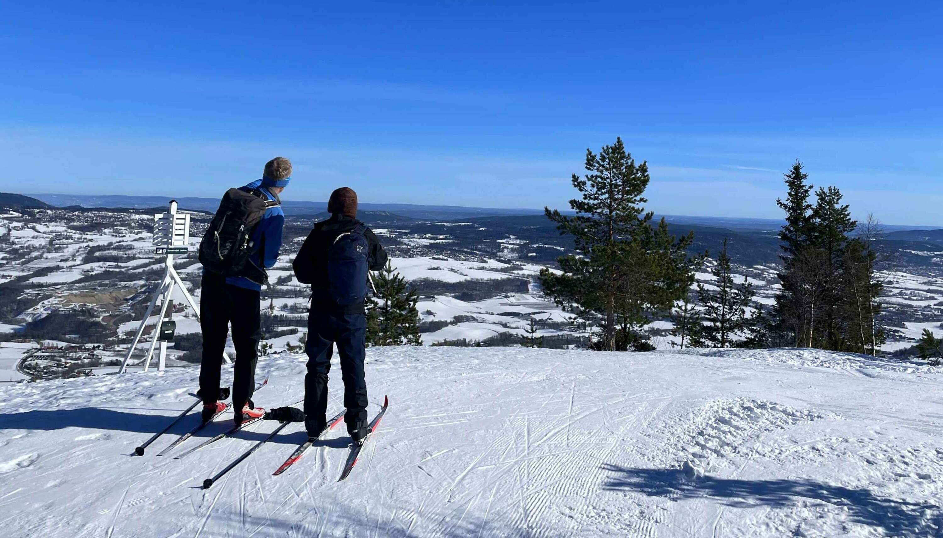 Panoramautsikt fra Storsteinsfjell om dagen. Panoramautsikt fra Storsteinsfjell om dagen.