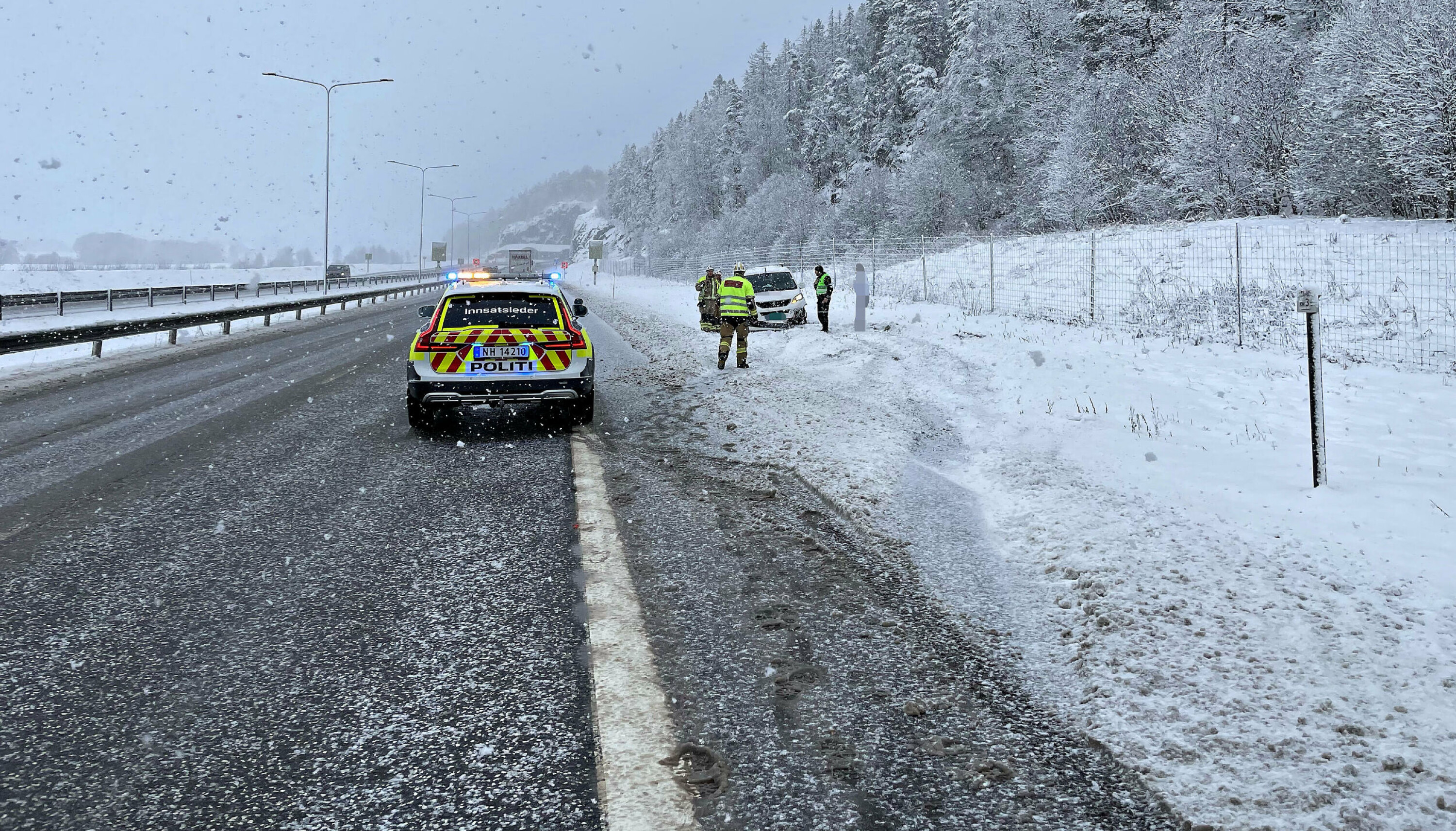 E18: Bil i grøfta i Holmestrand. E18: Bil i grøfta i Holmestrand.