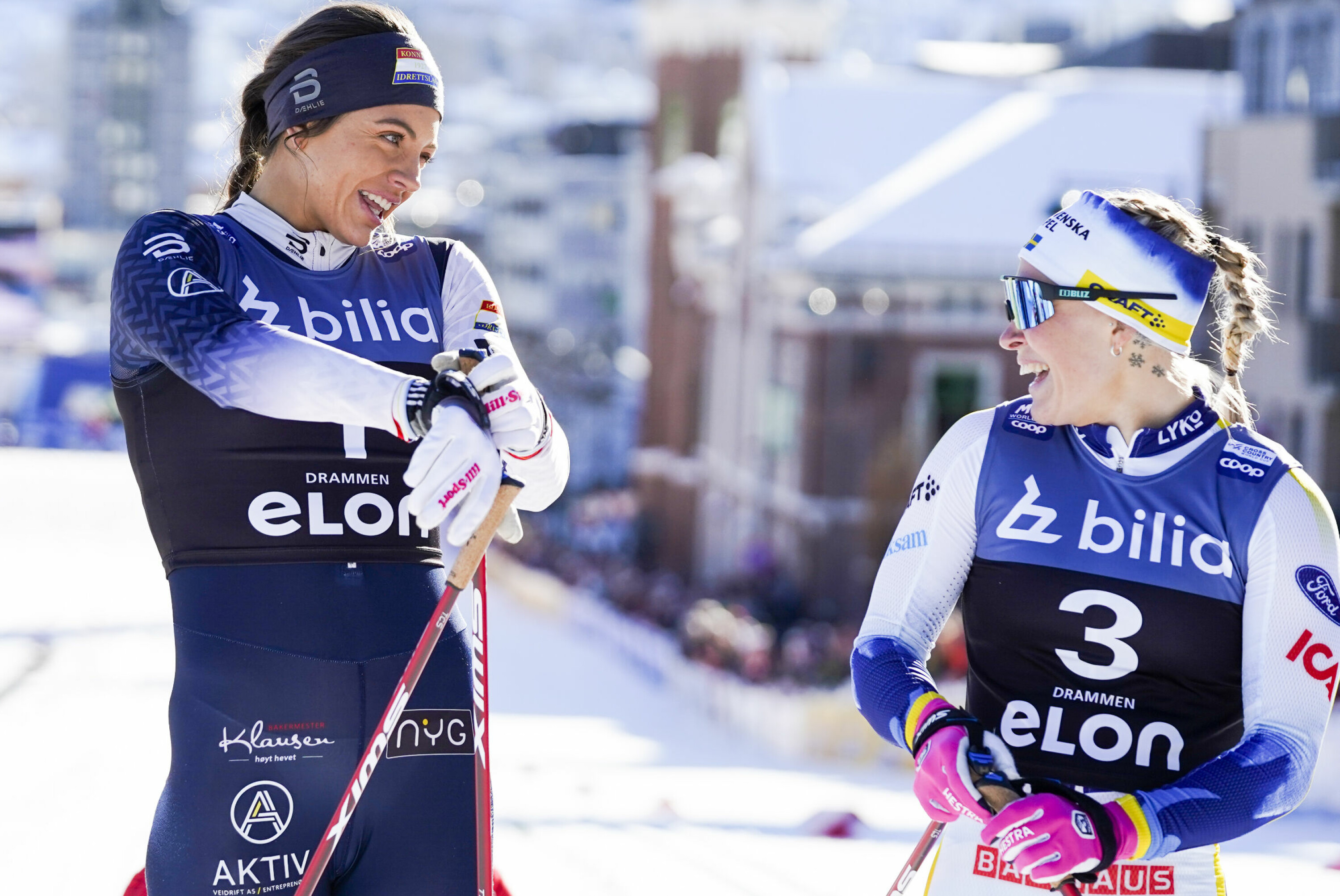 Drammen 20230314. Kristine Stavås Skistad vinner under sprint finale I World Cup i Drammen.  Jonna Sundling t.h blir nummer to.Foto: Lise Åserud / NTB