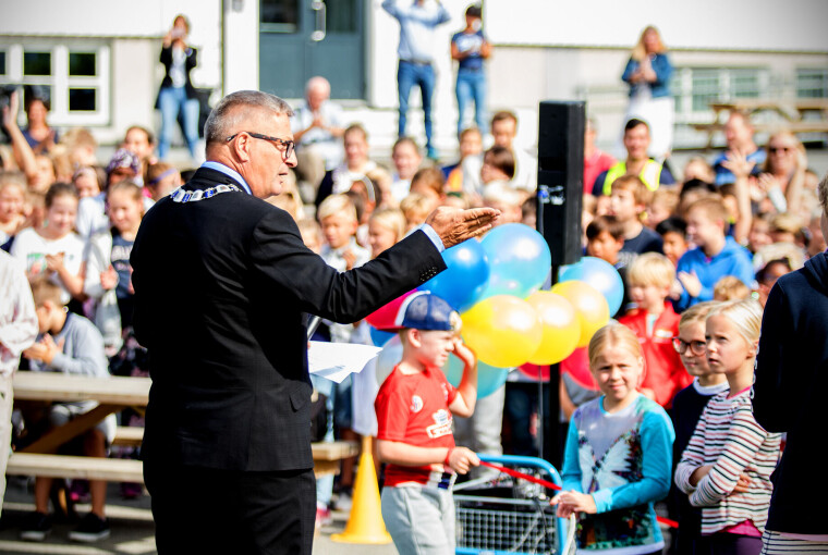 SKOLESATSING: Tore Opdal Hansen åpnet mange nyoppussede skoler i Drammen. Men drammensskolen ble ikke landets beste av den grunn, skriver DRM24's kommentator. SKOLESATSING: Tore Opdal Hansen åpnet mange nyoppussede skoler i Drammen. Men drammensskolen ble ikke landets beste av den grunn, skriver DRM24's kommentator.