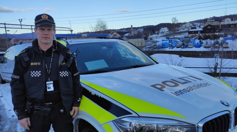 Politiets innsatsleder Arne Koppergård i Vestfossen mandag kveld.