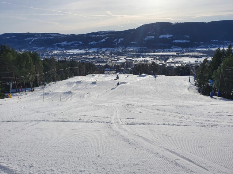 TOPP FORHOLD: Drammen skisenter lover at forholdene holder seg til over påske.