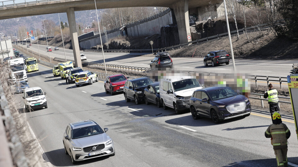 E18: Store trafikale problemer etter kjedekollisjon i påskeutfarten