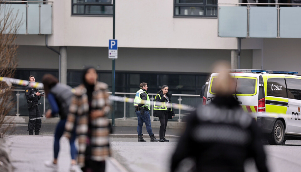 Politiet måtte fyre av varselskudd - knivmann skadet