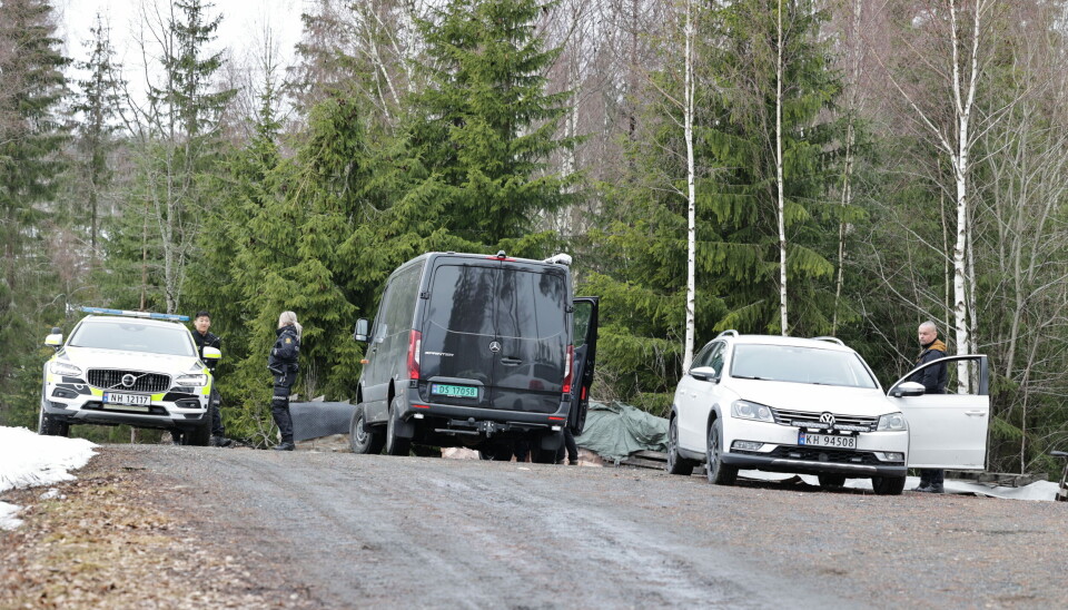 FUNNSTEDET: Krimteknikere er søndag ettermiddag på plass ved funnstedet. FUNNSTEDET: Krimteknikere er søndag ettermiddag på plass ved funnstedet.